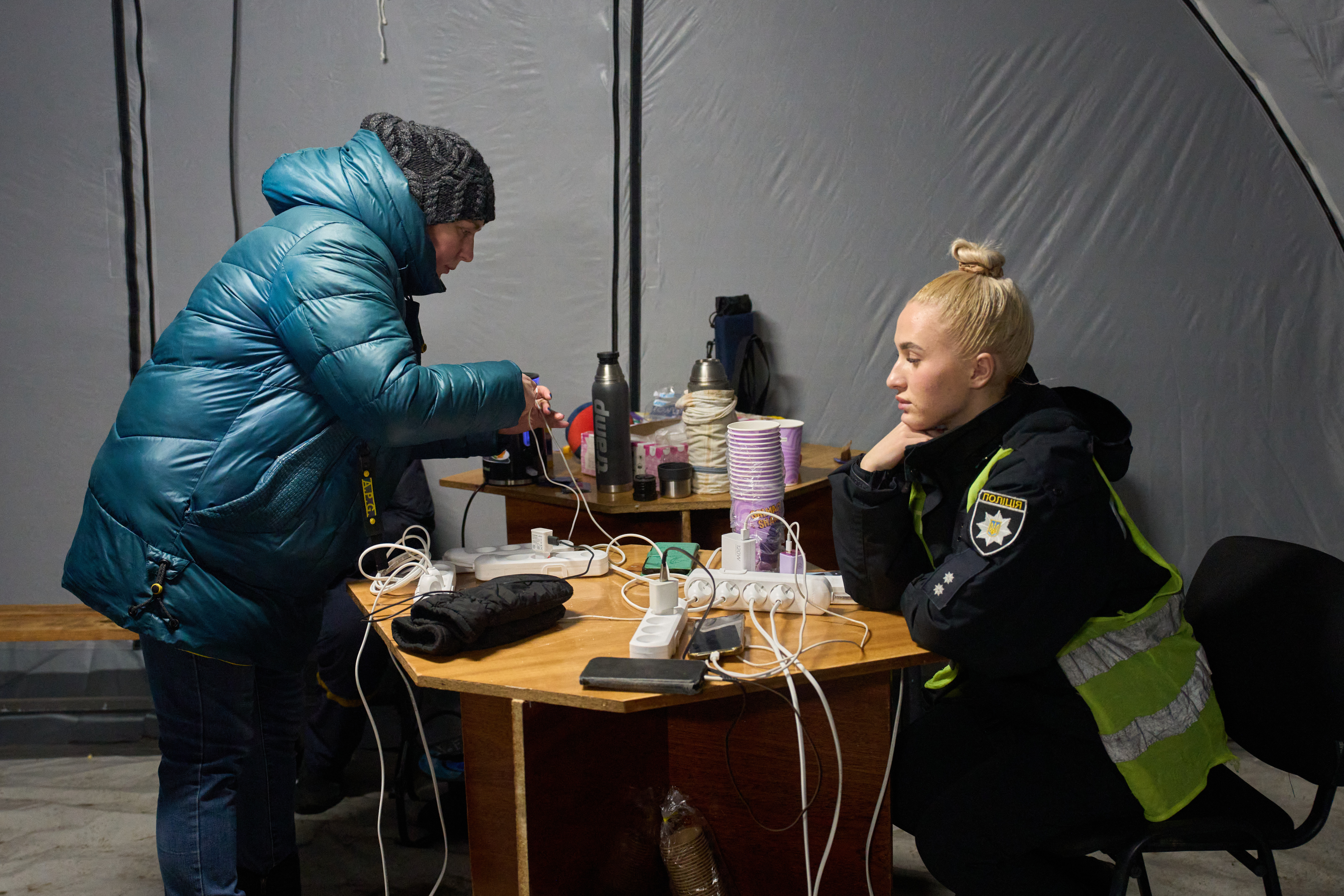 Residents of Kyiv endure freezing conditions due to power outages