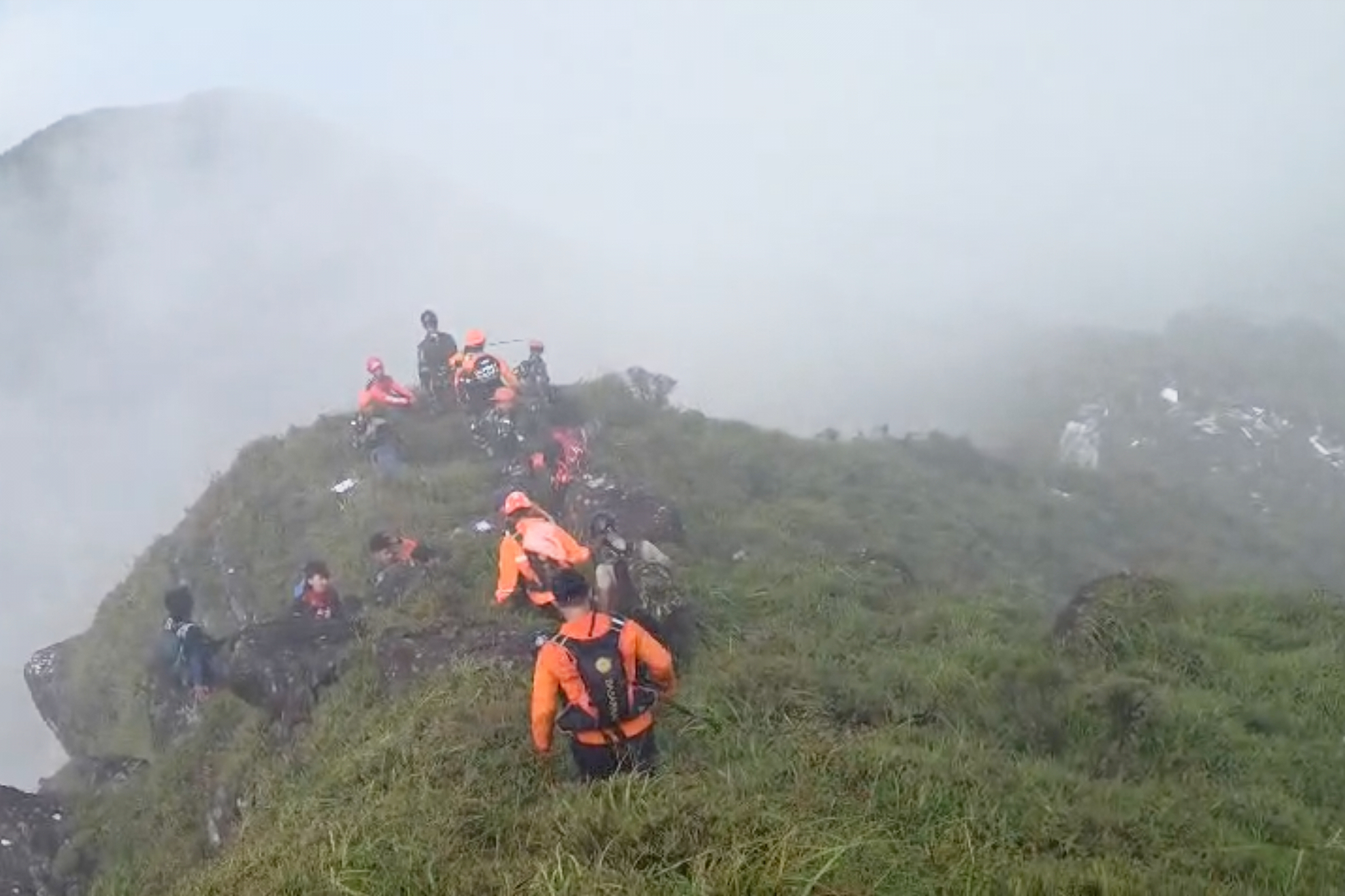 Indonesia plane crash search 