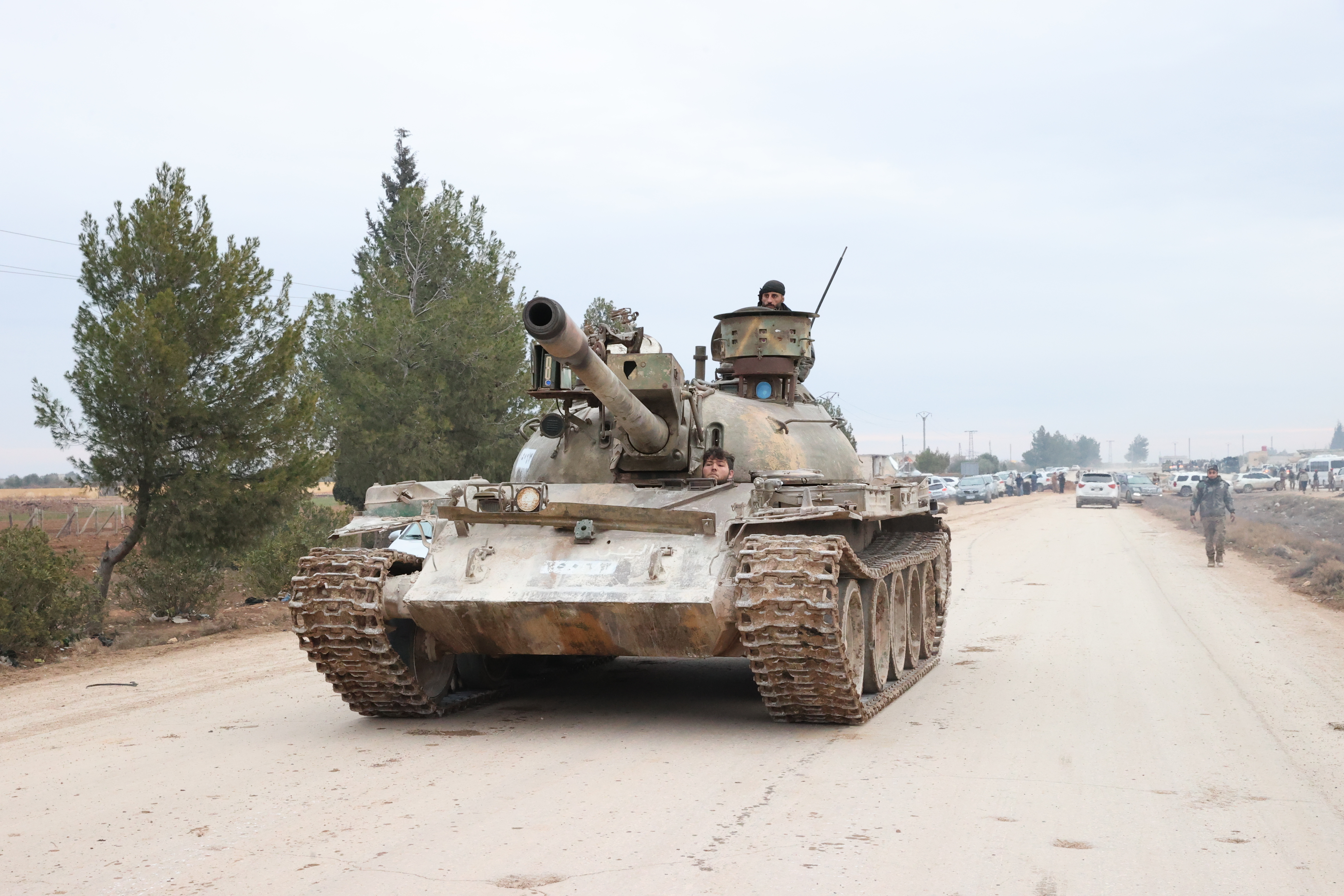 Syrian army enters the city after SDF withdraws from Dayr Hafir