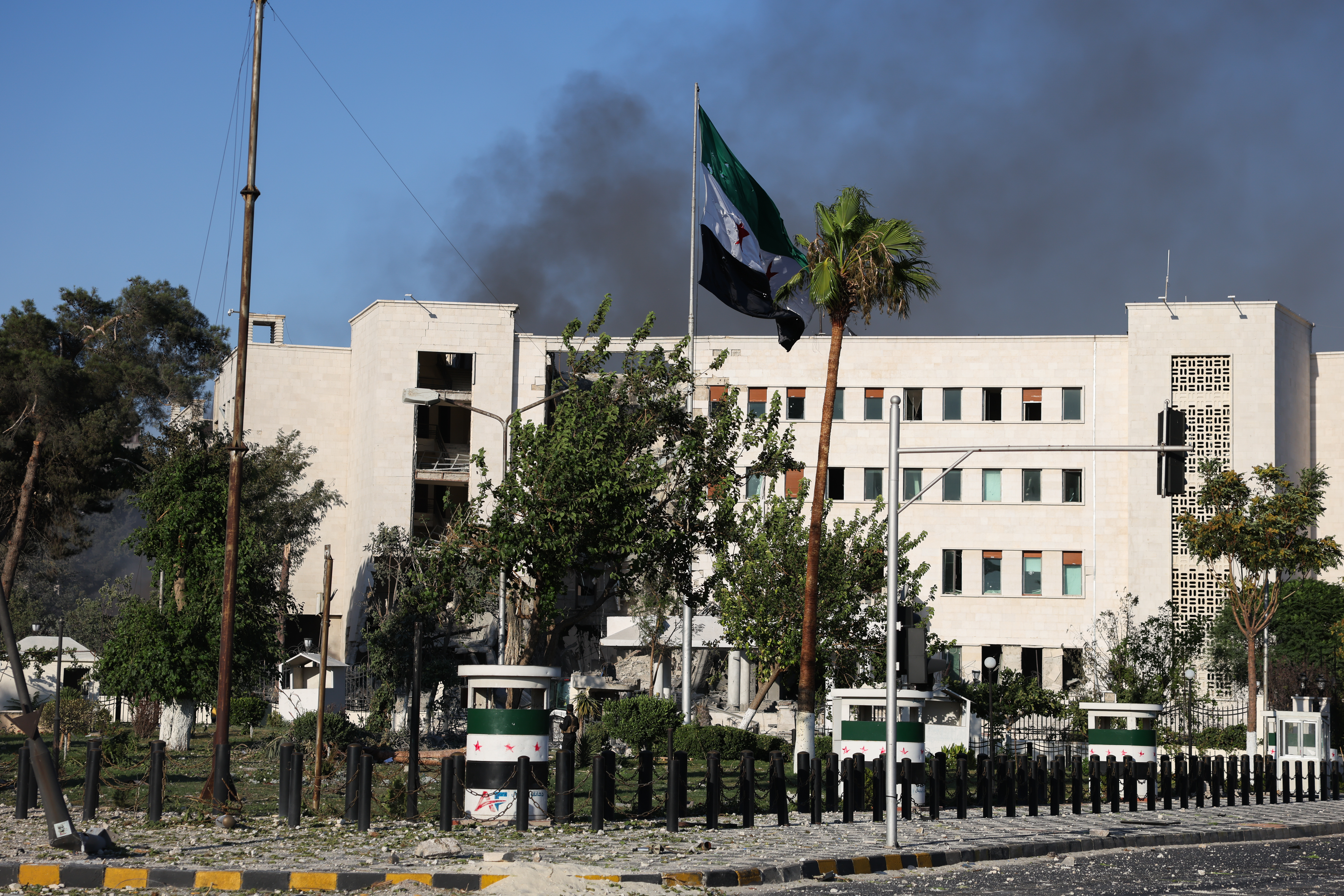 DAMASCUS, SYRIA - JULY 16: Smoke rises in the aftermath of an Israeli airstrike on Syria's defence ministry headquarters on July 16, 2025 in Damascus, Syria. A spokesperson from the Israeli Defense Forces (IDF) confirmed Wednesday that Israeli airstrikes have targeted the headquarters of Syria's defence ministry and a site near the presidential palace in Damascus. The strikes come amid an escalation in conflict between Syrian government forces and Druze militia in the southern Syrian city of Sweida, or Suwayda. Israel has previously vowed to protect the Druze in Syria, due to the deep brotherly alliance with our Druze citizens in Israel, and their familial and historical ties to the Druze in Syria, according to Israeli Prime Minister Benjamin Netanyahu's office. (Photo by Ali Haj Suleiman/Getty Images)
