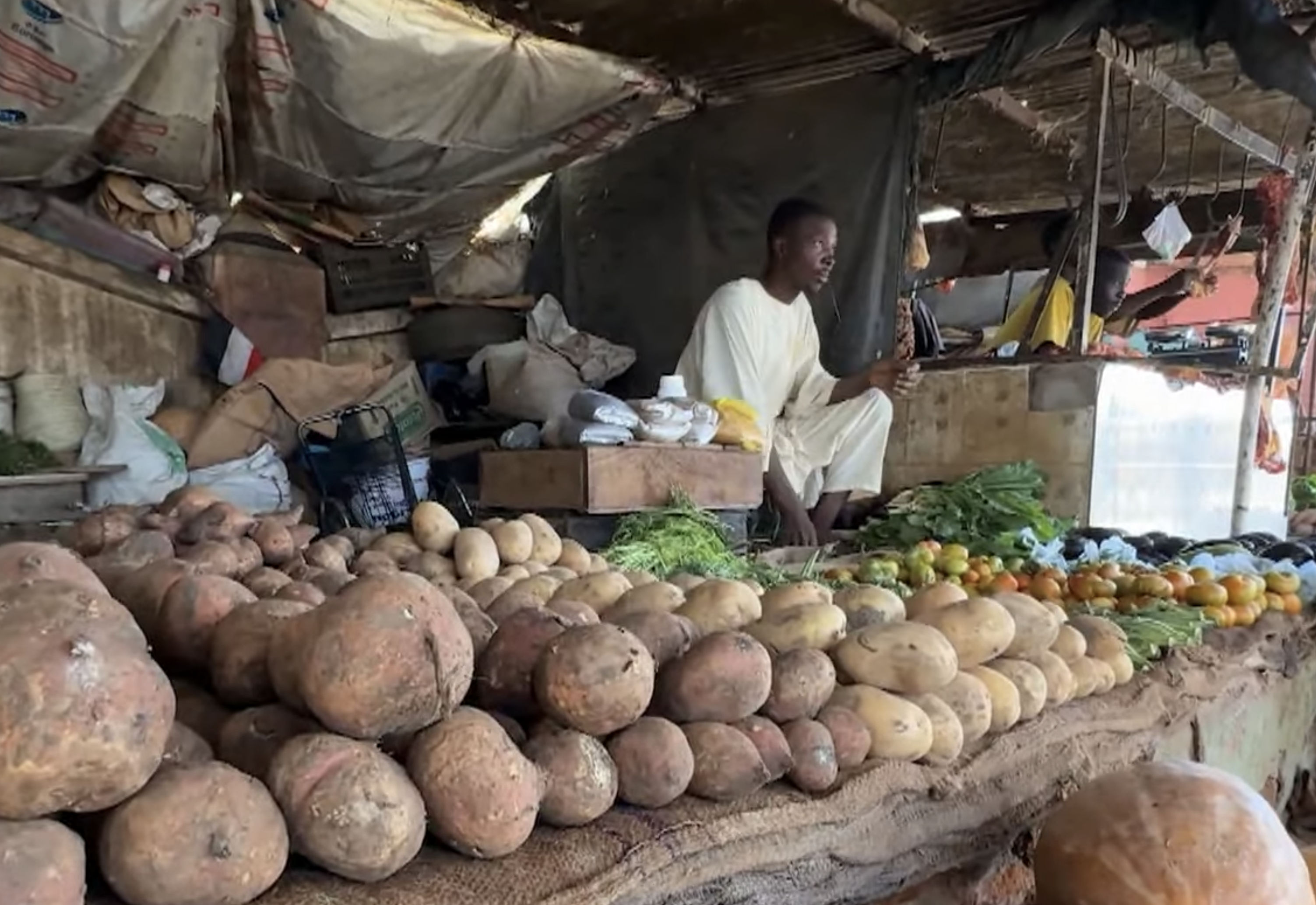Markets in Dilling, South Kordofan, are cautiously returning to life with fresh produce reappearing on stalls after the Sudanese army broke a crippling two-year siege, though residents continue to face the threat of drone attacks. [Screengrab/Al Jazeera]