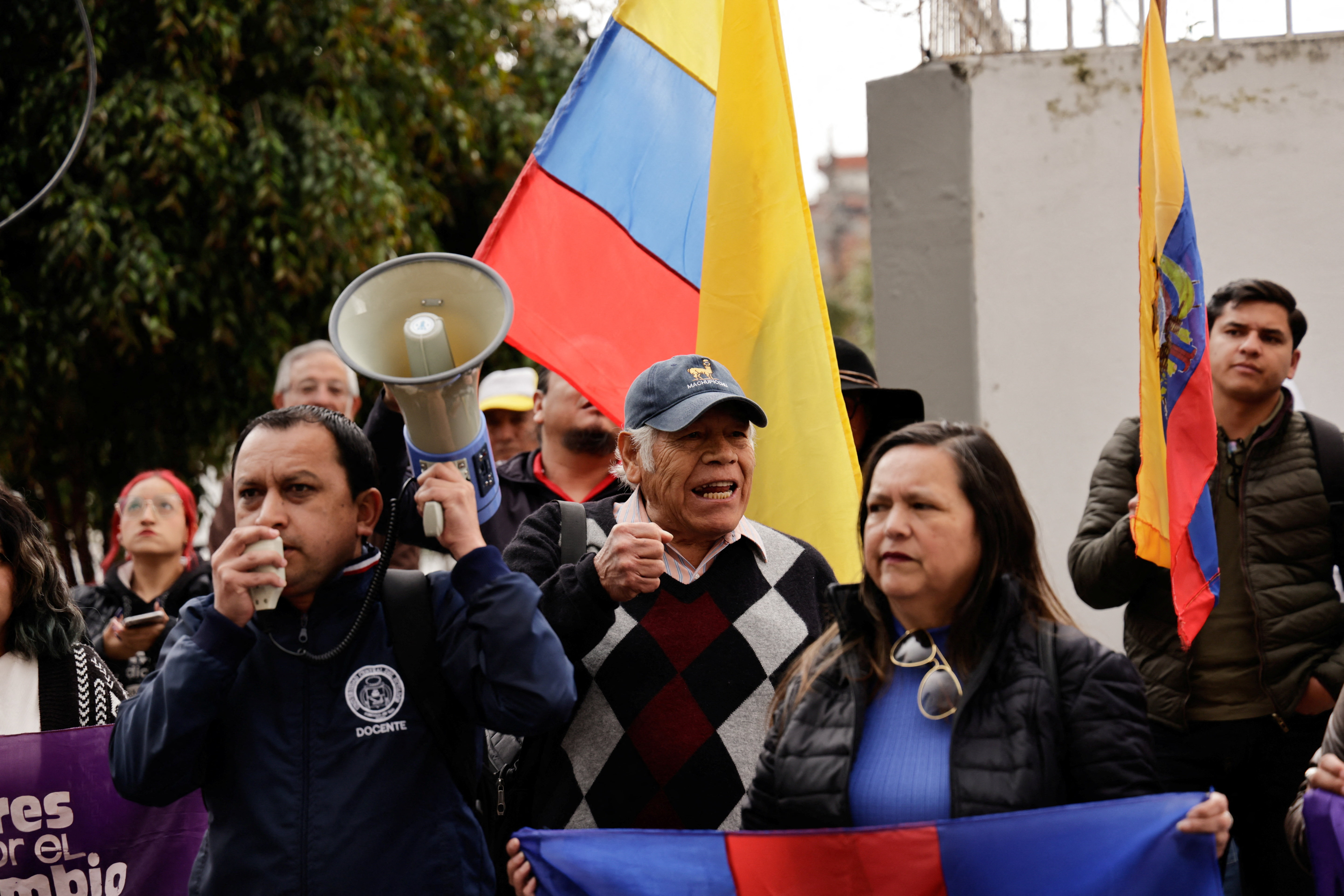 Members of left-wing organizations gather outside Cuba’s embassy in solidarity with Cuba a day after Ecuador declared Cuban Ambassador Basilio Gutierrez and his diplomatic staff “persona non grata,” on Wednesday, giving them 48 hours to leave the country, according to the foreign ministry, in Quito, Ecuador, March 5, 2026. REUTERS/Karen Toro