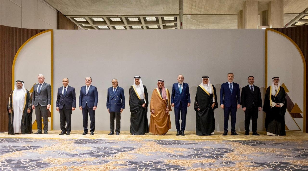 Group photo of Arab and Islamic countries' ministers