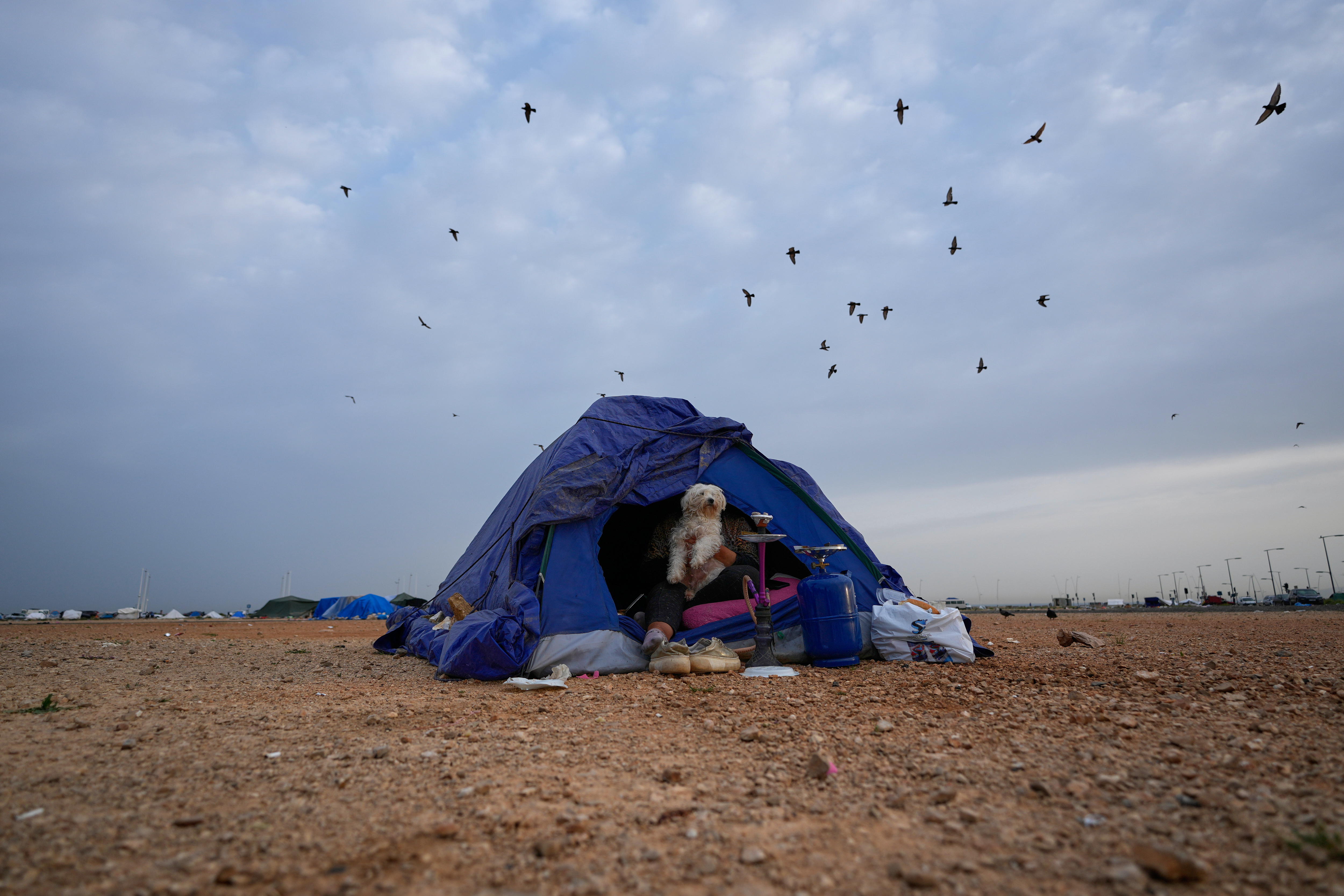 Tens of thousands return to southern Lebanon despite warnings and risks