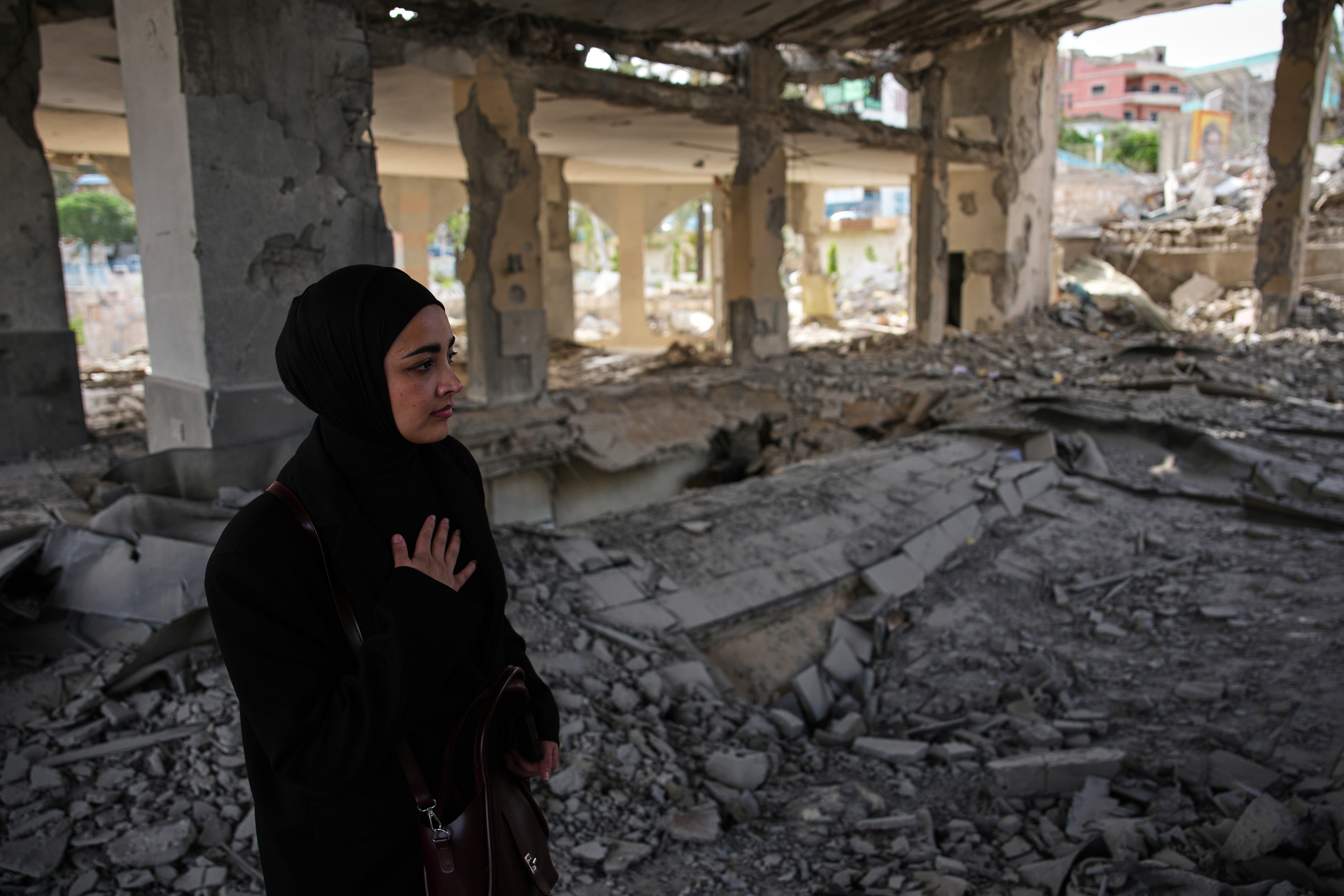 Tens of thousands return to southern Lebanon despite warnings and risks