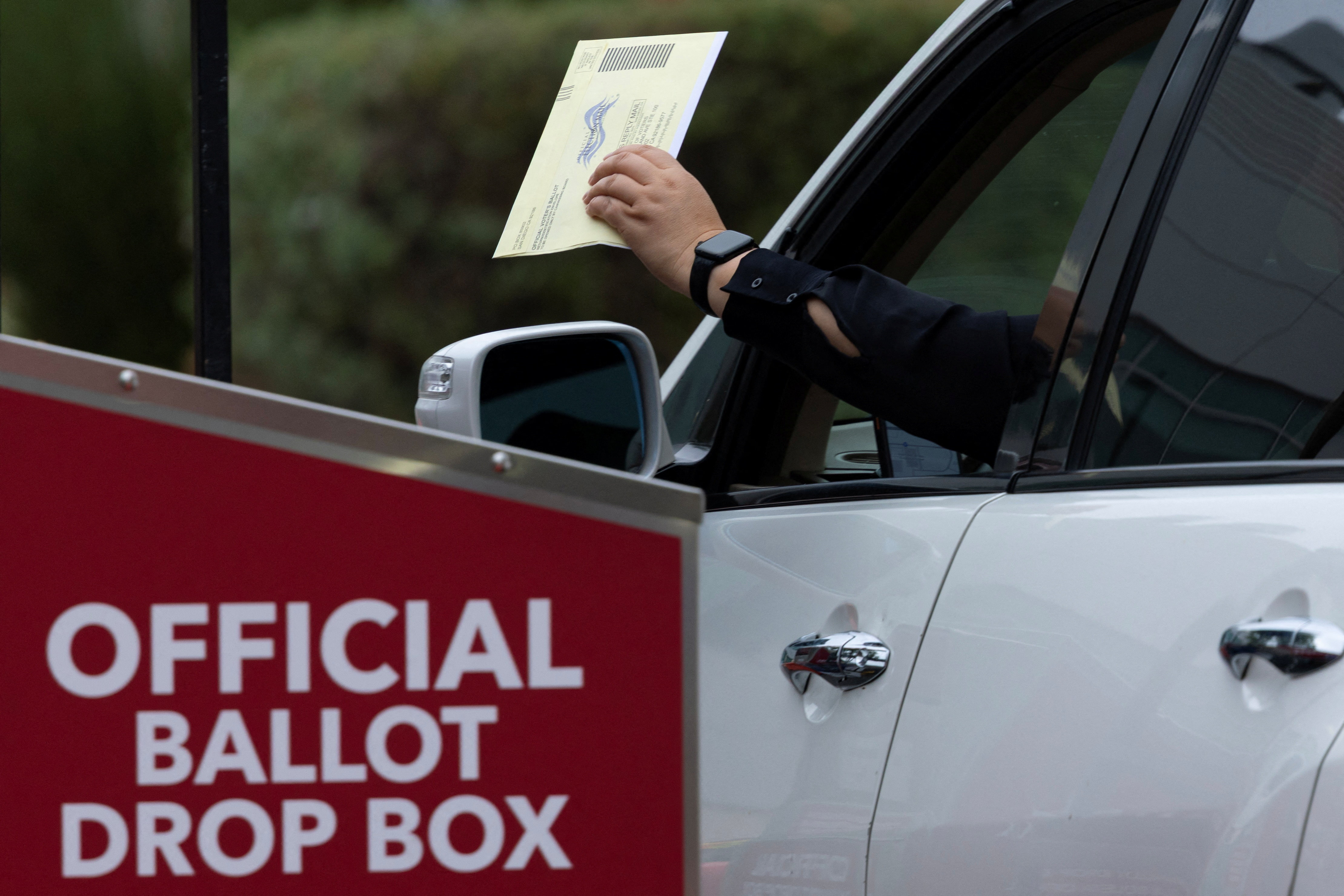 A voter drops off their election ballots at a drive-through ballot drop box outside the registrar of voters' office during the California primary election in San Diego, California, U.S., June 2, 2026. REUTERS/Mike Blake