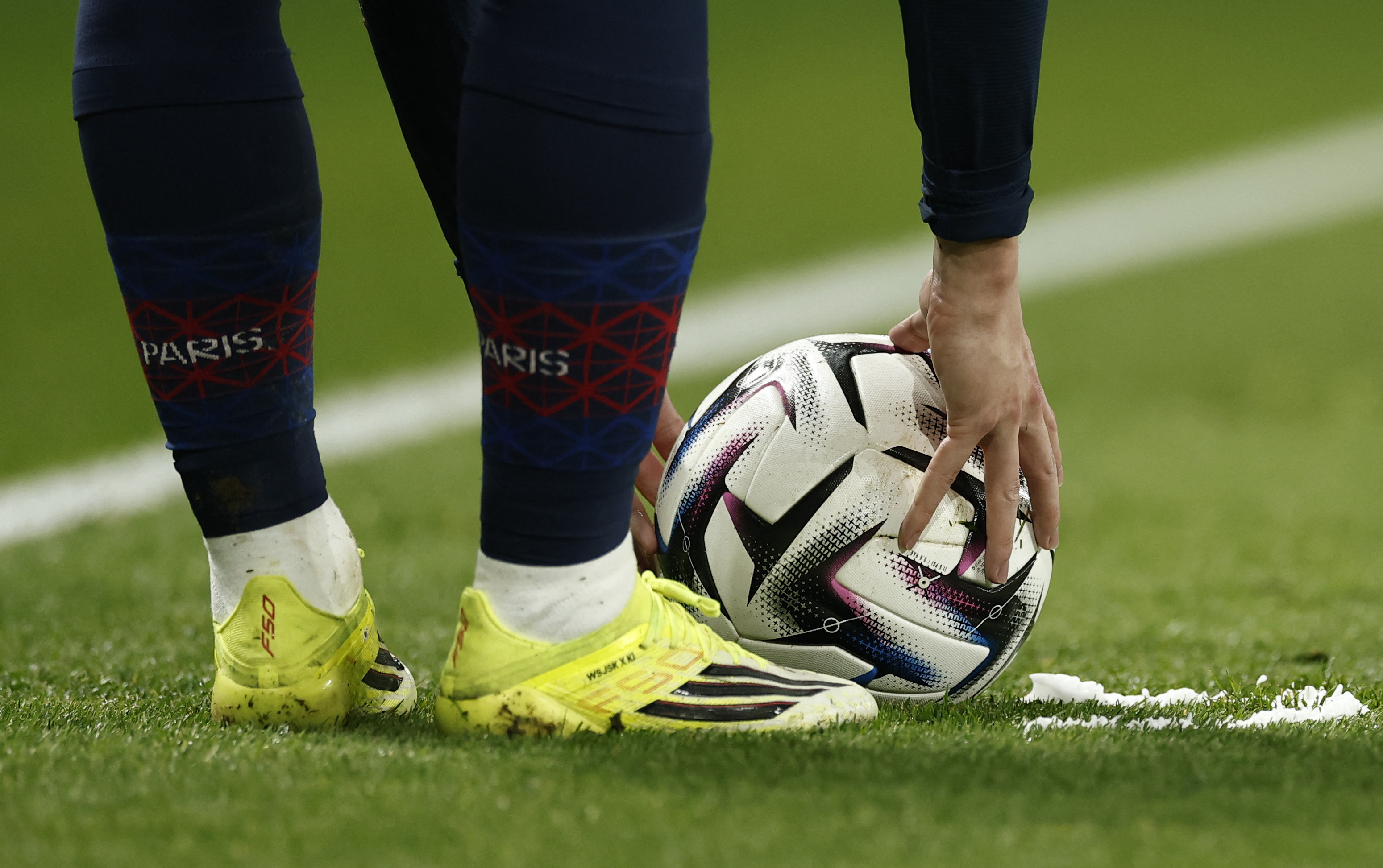 Soccer Football - Ligue 1 - Paris St Germain v Olympique de Marseille - Parc des Princes, Paris, France - February 8, 2026 General view of the match ball REUTERS/Benoit Tessier