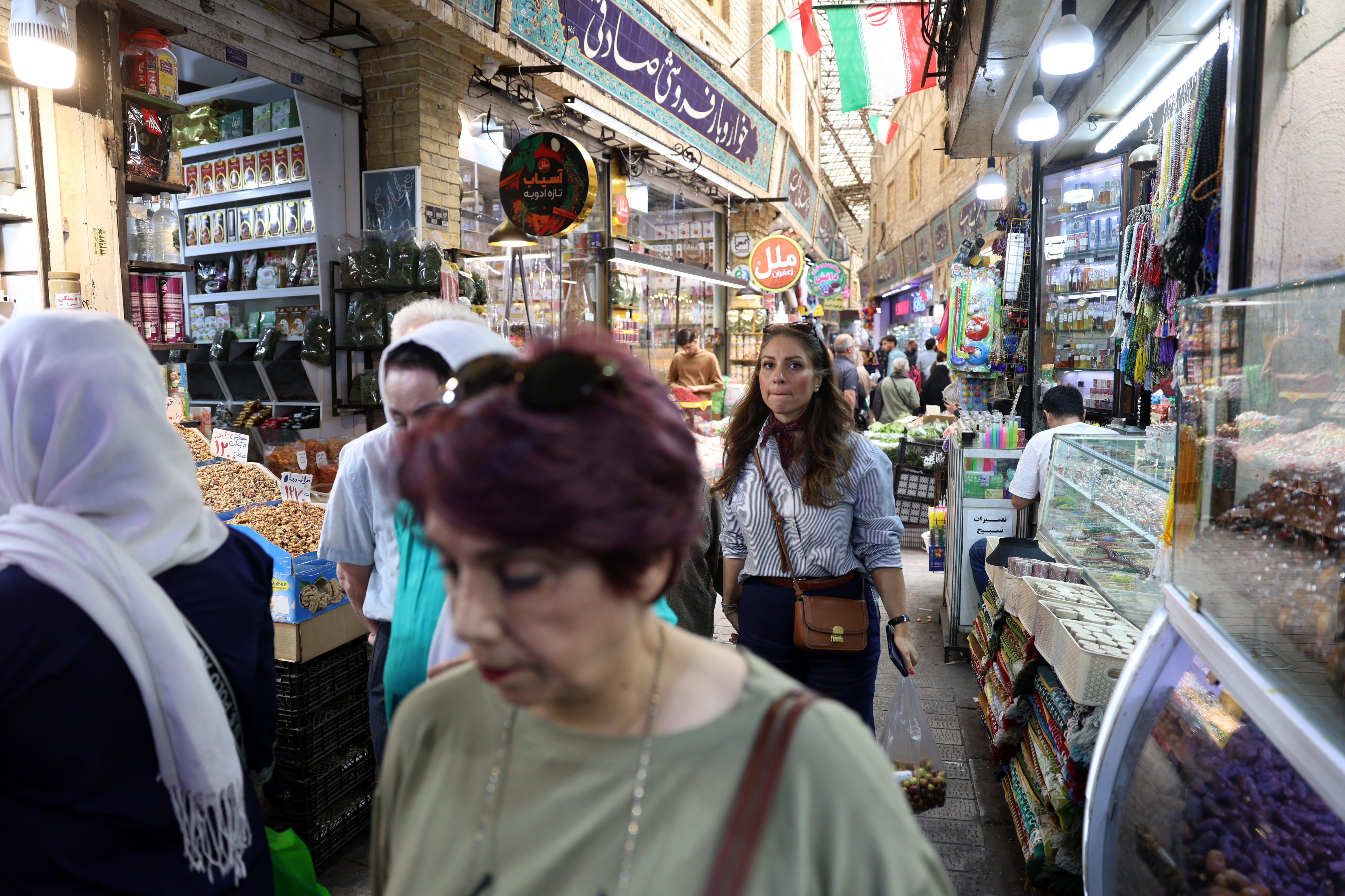 epa13190399 Iranians shop at a bazaar in northern Tehran, Iran, 25 August 2026. US Treasury Secretary Scott Bessent announced, at President Donald Trump's direction, the launch of 'Operation Economic Outcast,' an economic campaign targeting Iran and its financial connections. EPA/ABEDIN TAHERKENAREH RESTRICTIONS: NO Access Israel Media/Persian Language TV Stations Outside Iran/Strictly No Access BBC Persian/VOA Persian/Manoto TV/Iran International TV. (As mandated by Iran's Directorate General for Foreign Media) --