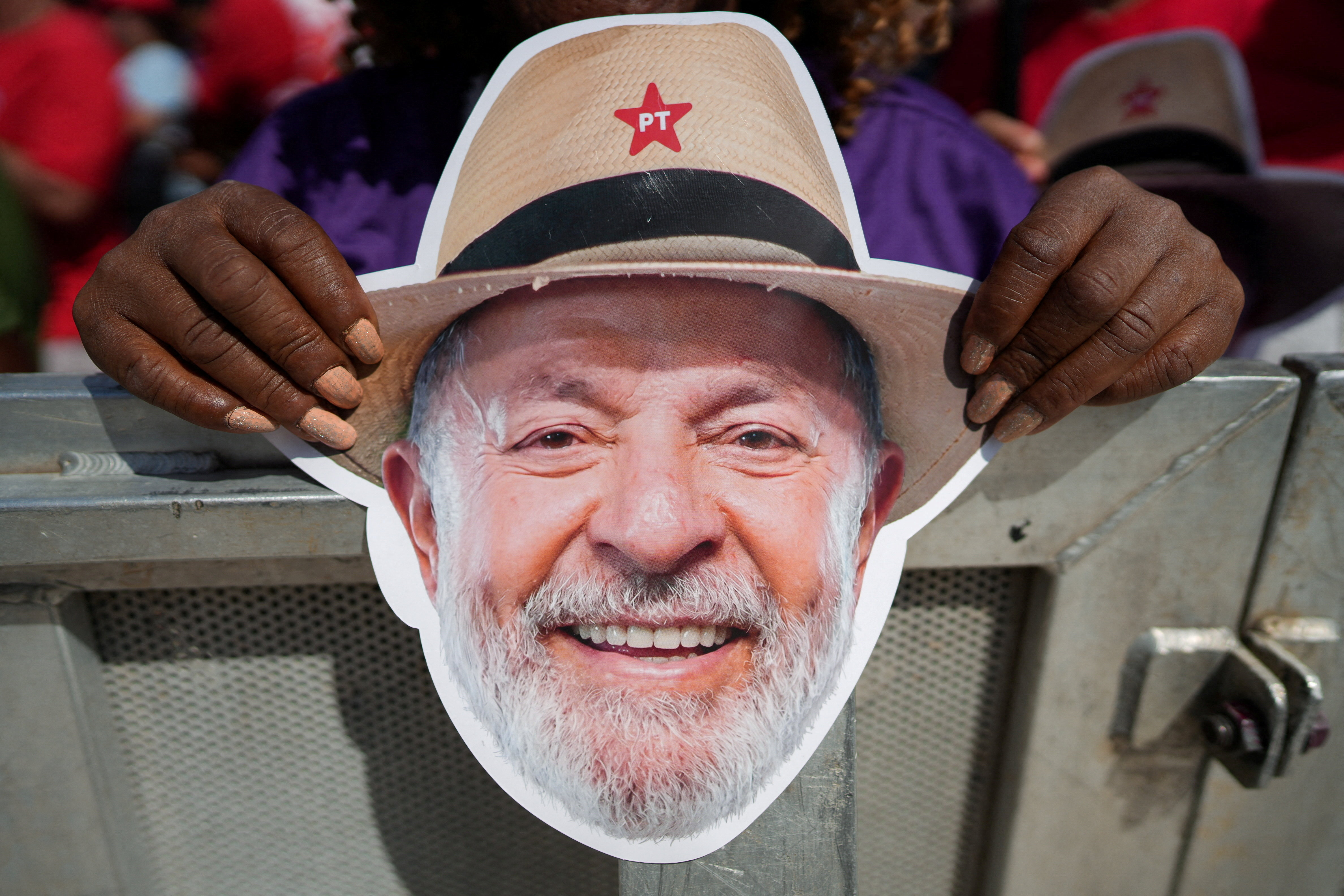 A person holds a cutout depicting Brazilian President Luiz Inacio Lula da Silva during the launch of Lula's reelection campaign at Primeiro de Maio Stadium in São Bernardo do Campo, Brazil, August 16, 2026. The stadium, formerly known as Vila Euclides, was the site of the mass metalworkers' assemblies led by Lula during the landmark 1979 and 1980 strikes. REUTERS/Alexandre Meneghini TPX IMAGES OF THE DAY