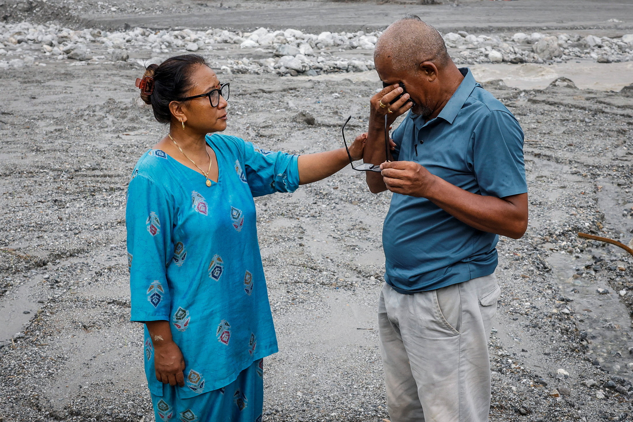 Nepal flood survivors find little trace of former lives