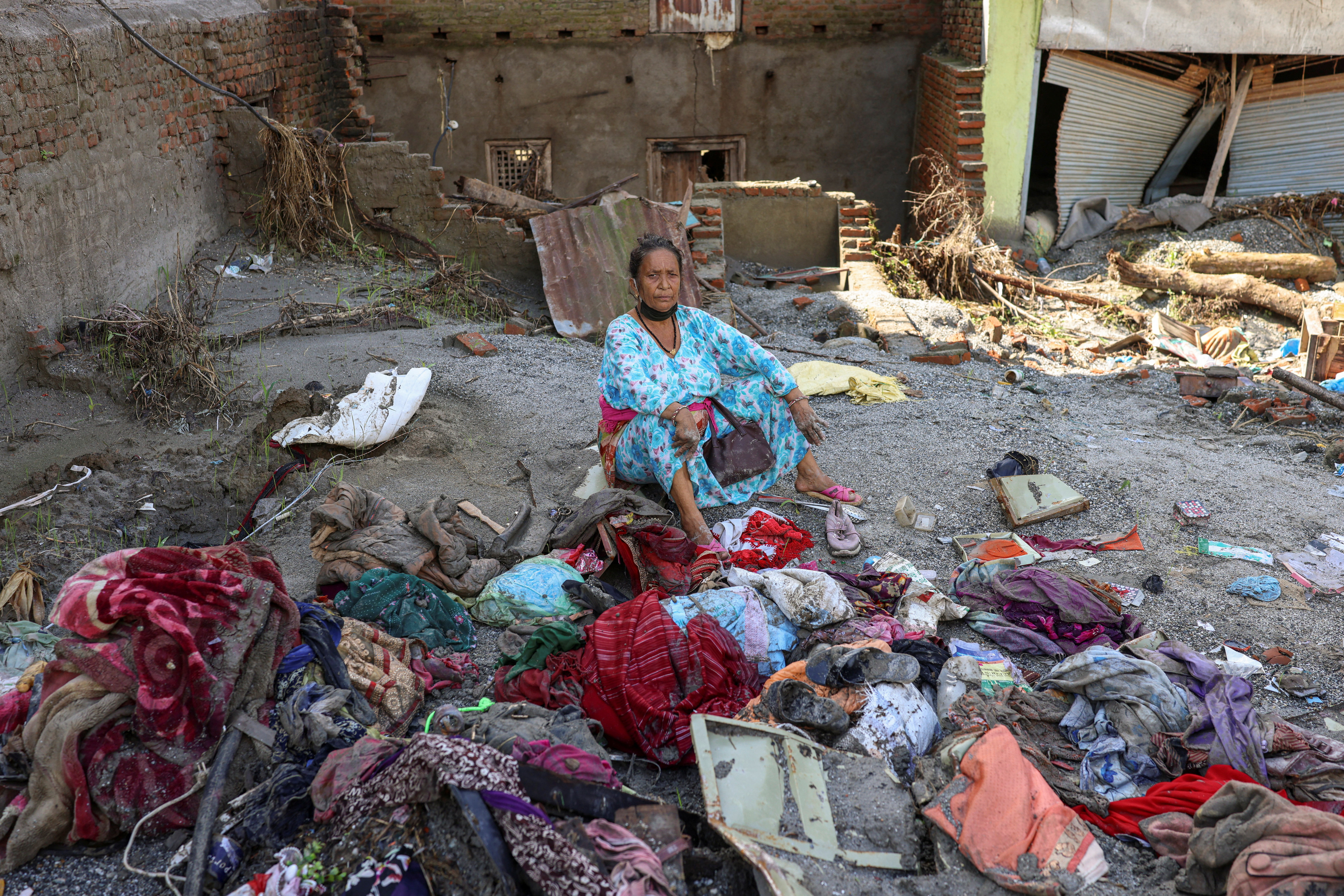 Nepal flood survivors find little trace of former lives