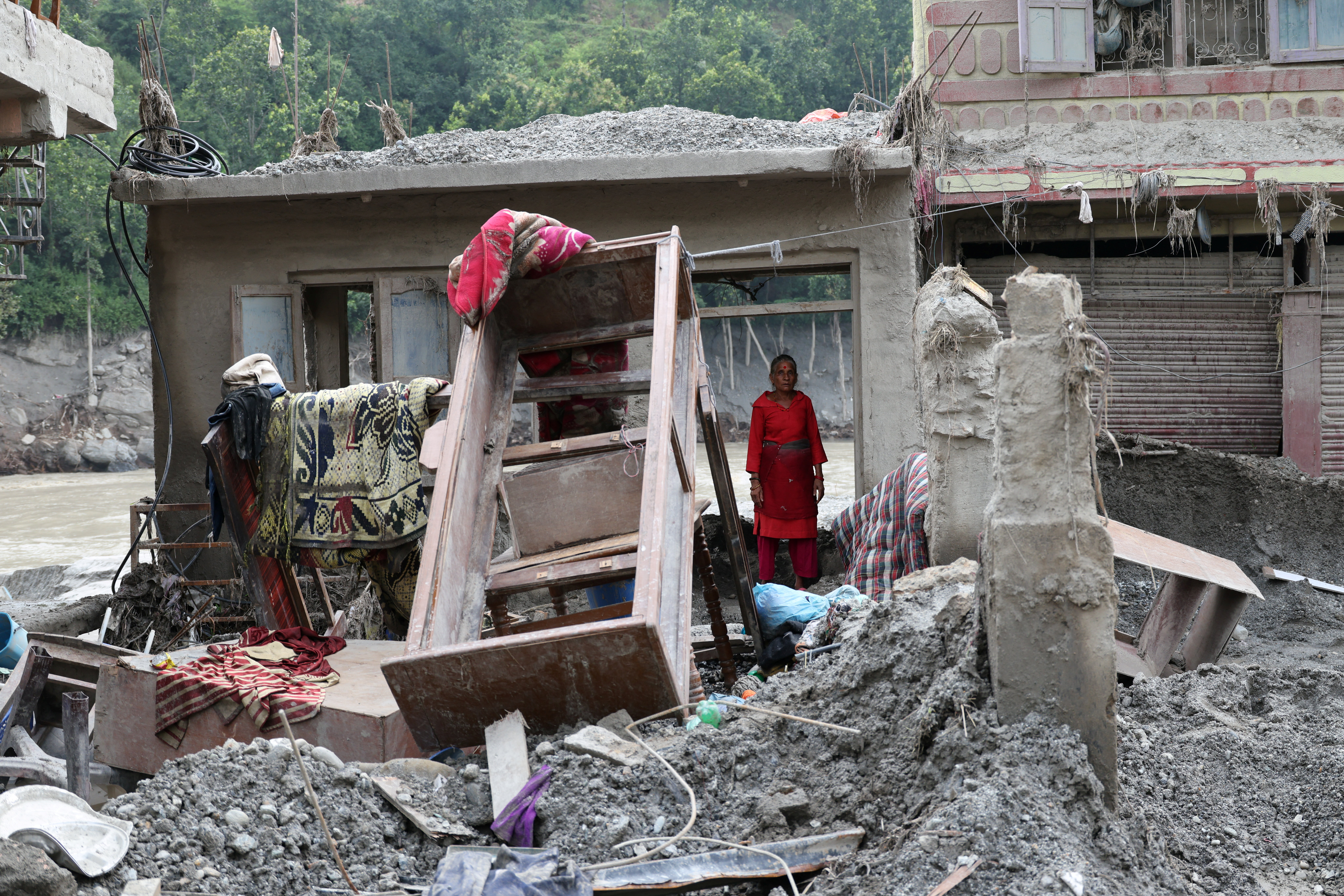 Nepal flood survivors find little trace of former lives
