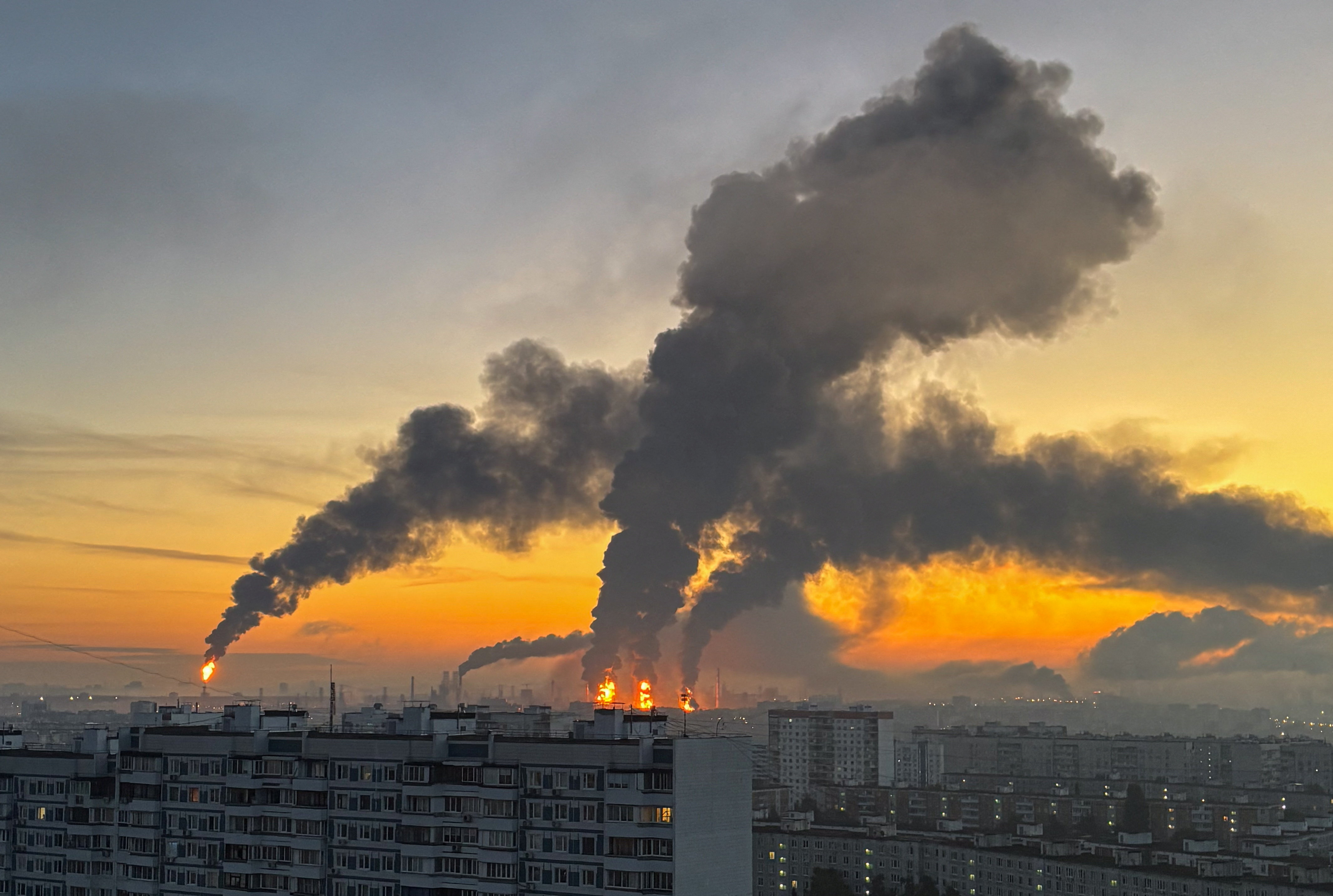 Plumes of smoke rise from fires at an oil refinery following what the authorities say is a Ukrainian drone strike in Moscow, Russia, on September 20, 2026 [Reuters]