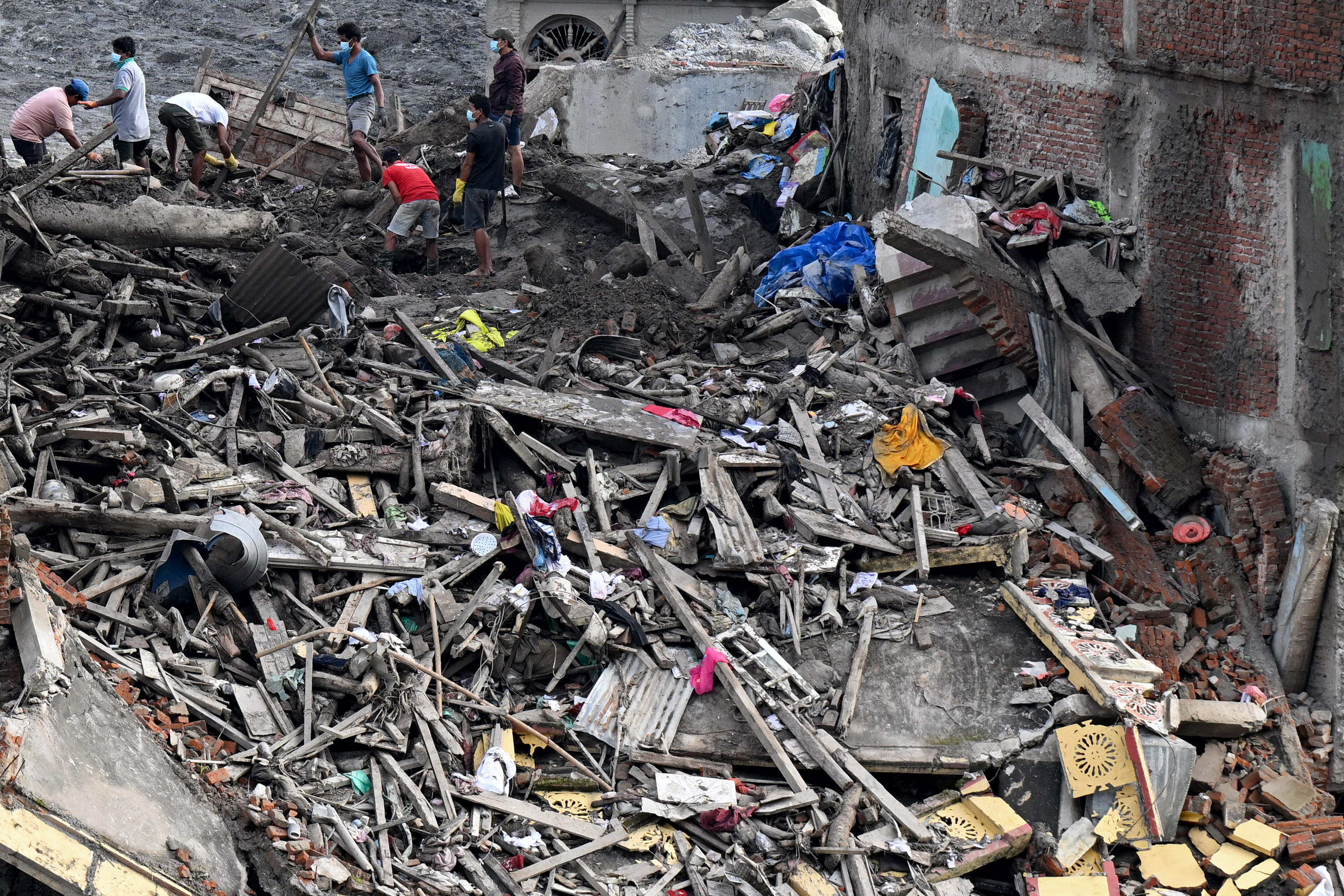 Nepal flood survivors face overwhelming devastation