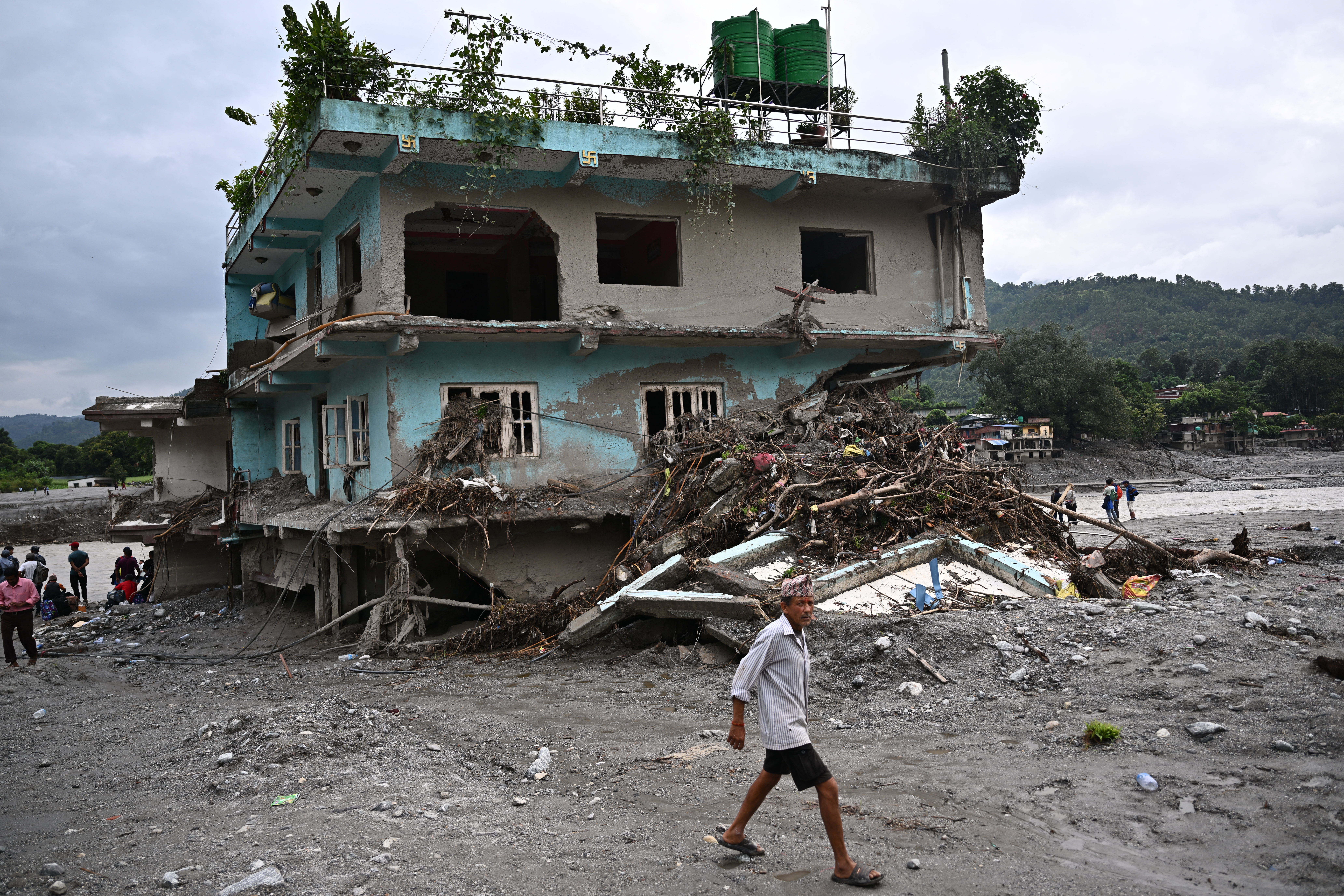 Nepal flood survivors face overwhelming devastation