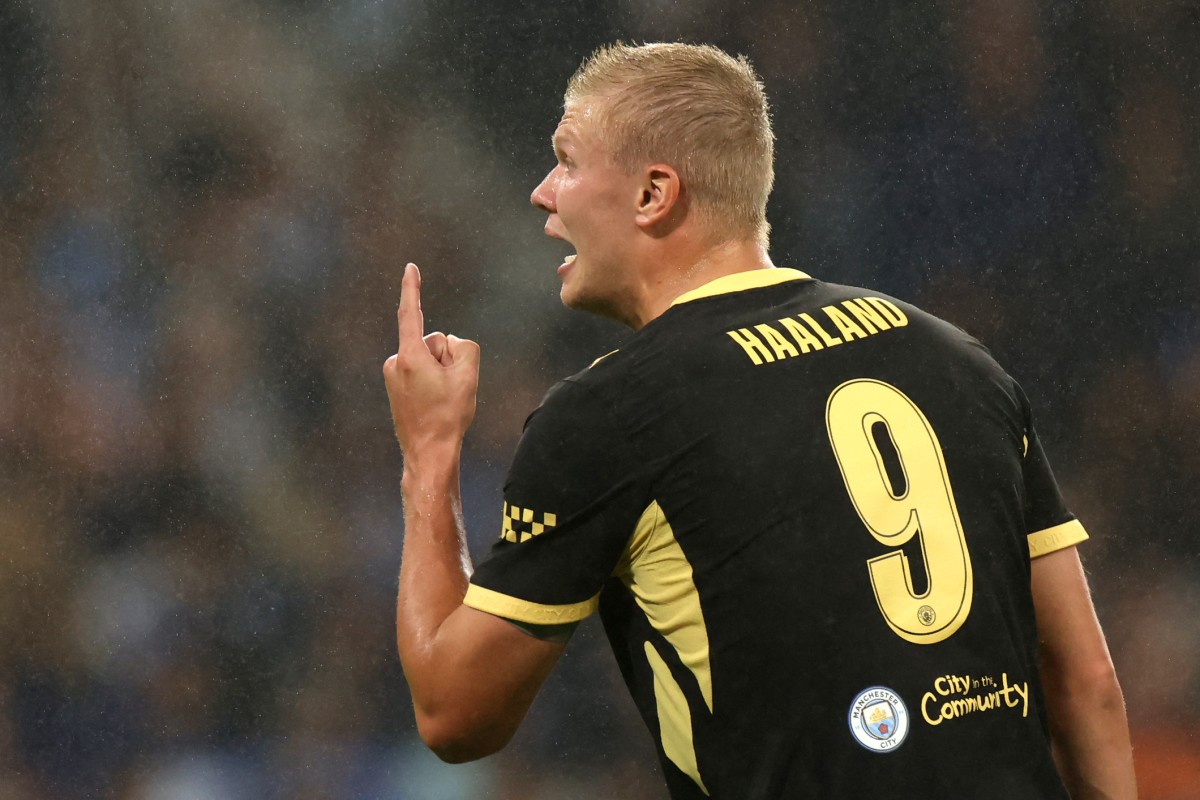 Manchester City's Norwegian forward #09 Erling Haaland reacts during the UEFA Champions League first round day 1 football match between FC Porto and Manchester City