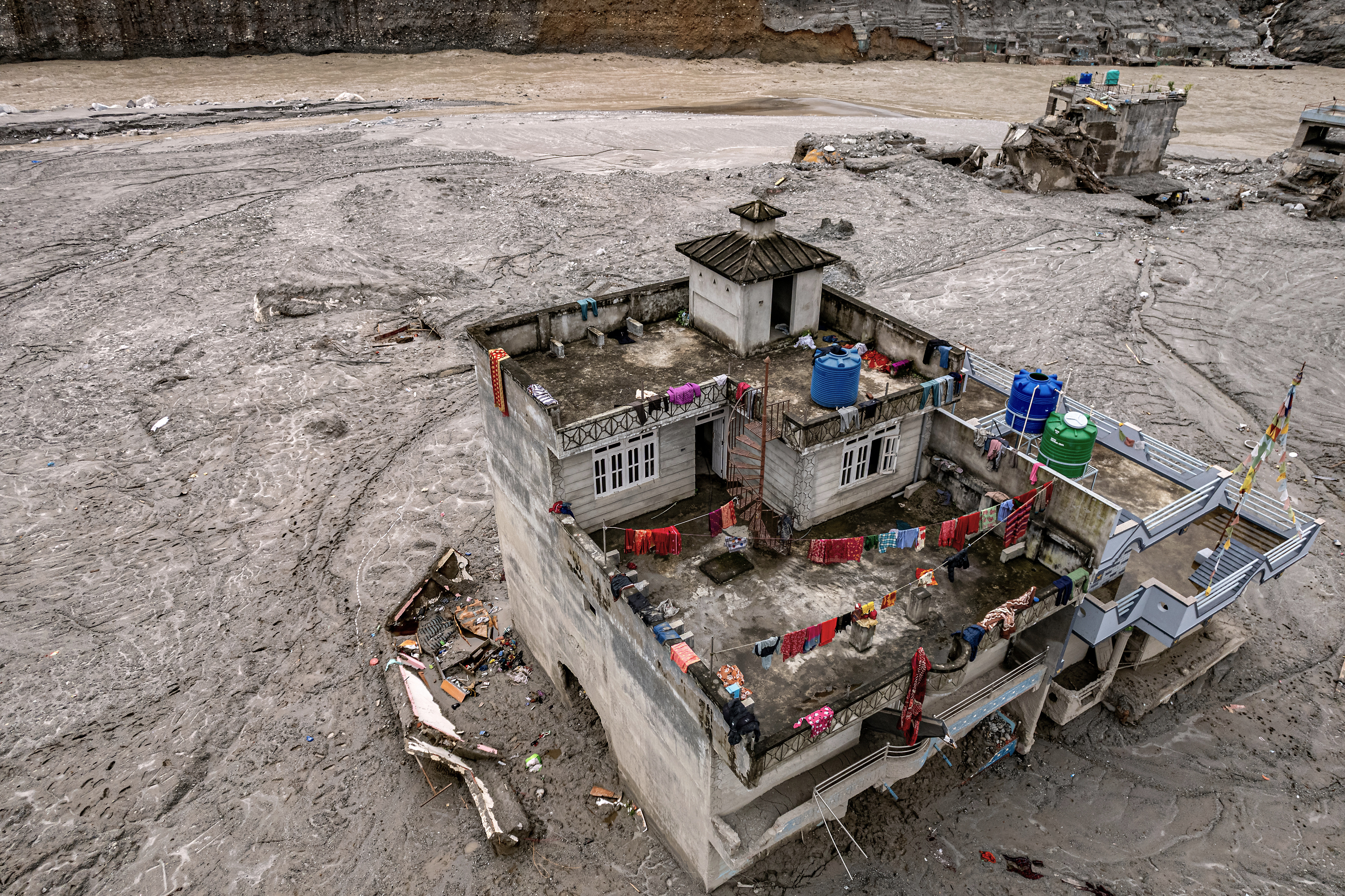 Nepal flood survivors face overwhelming devastation