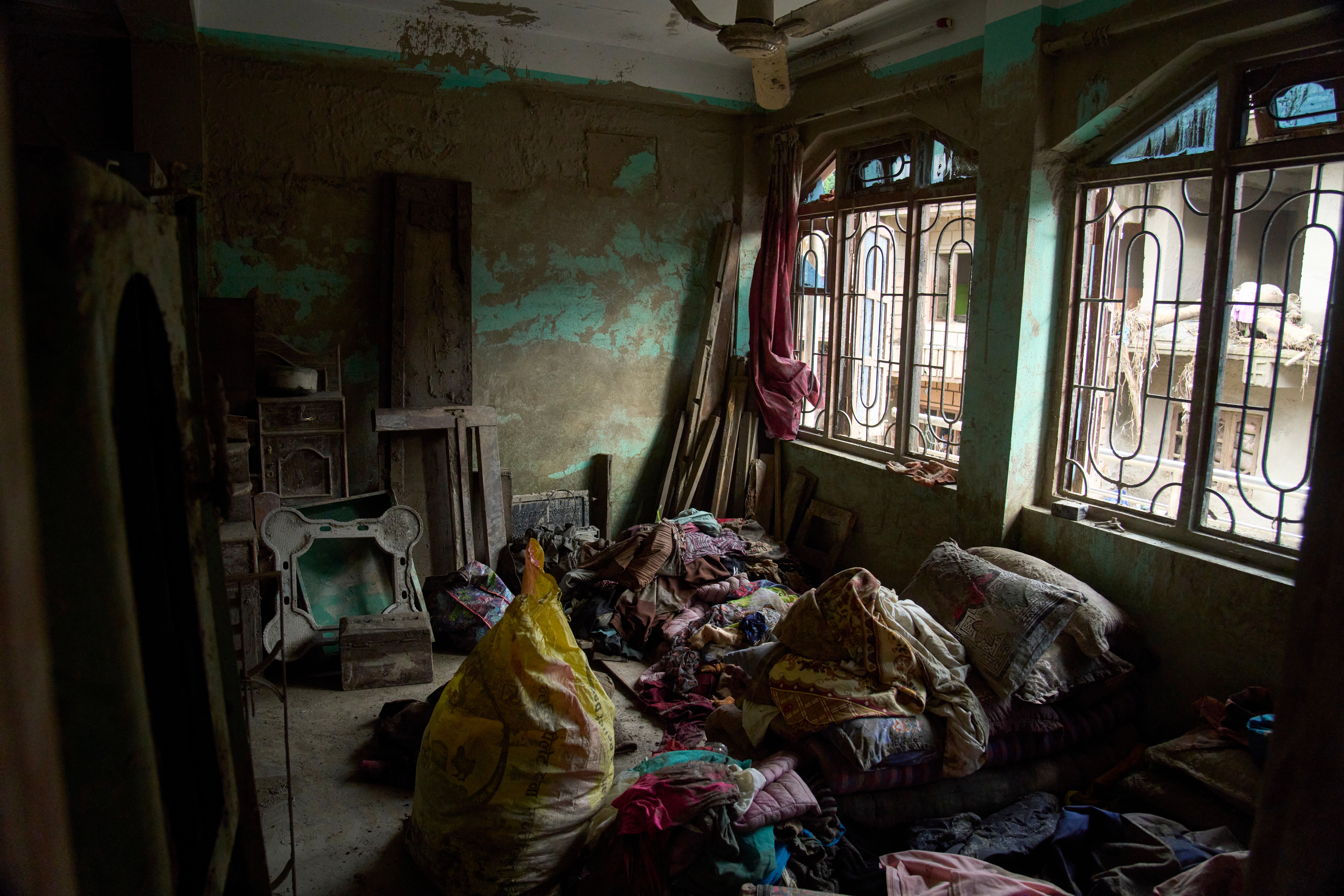 Nepal flood survivors face overwhelming devastation