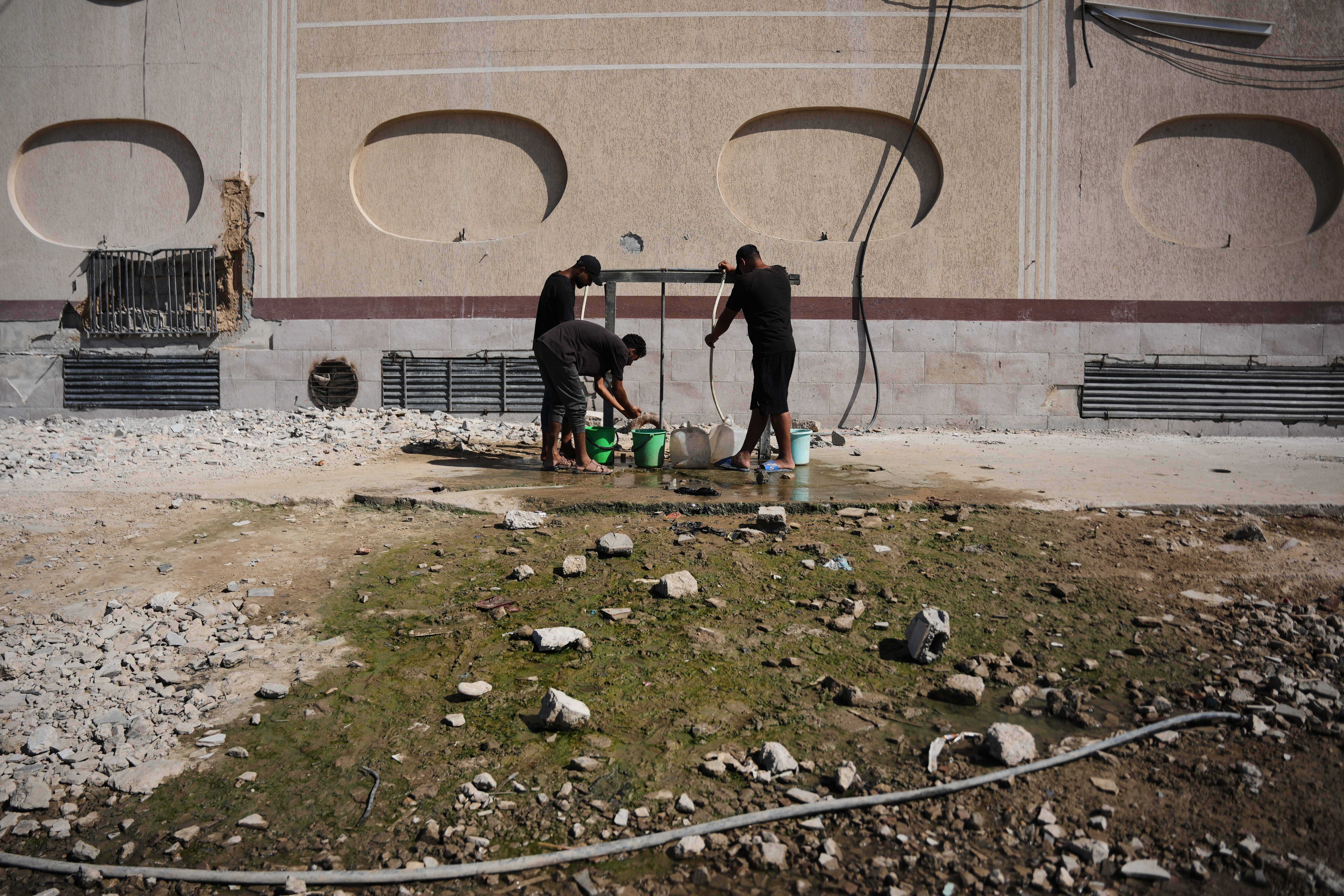 Palestinians rebuild Gaza’s ruins with mud bricks and scrap
