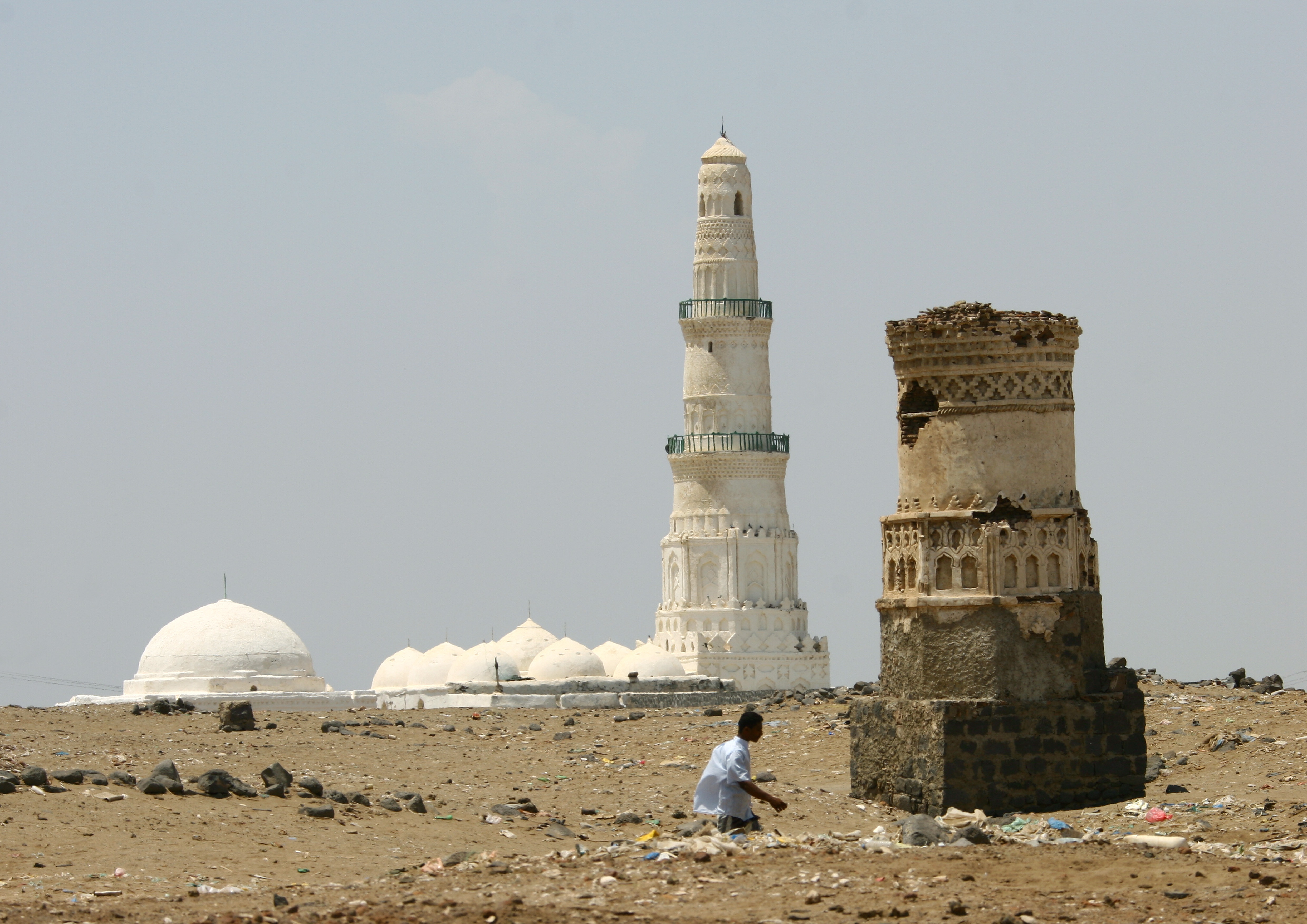 YEMEN - CIRCA 1900: Mosque and tower in Mocha, Yemen. (Photo by Eric LAFFORGUE/Gamma-Rapho via Getty Images)
