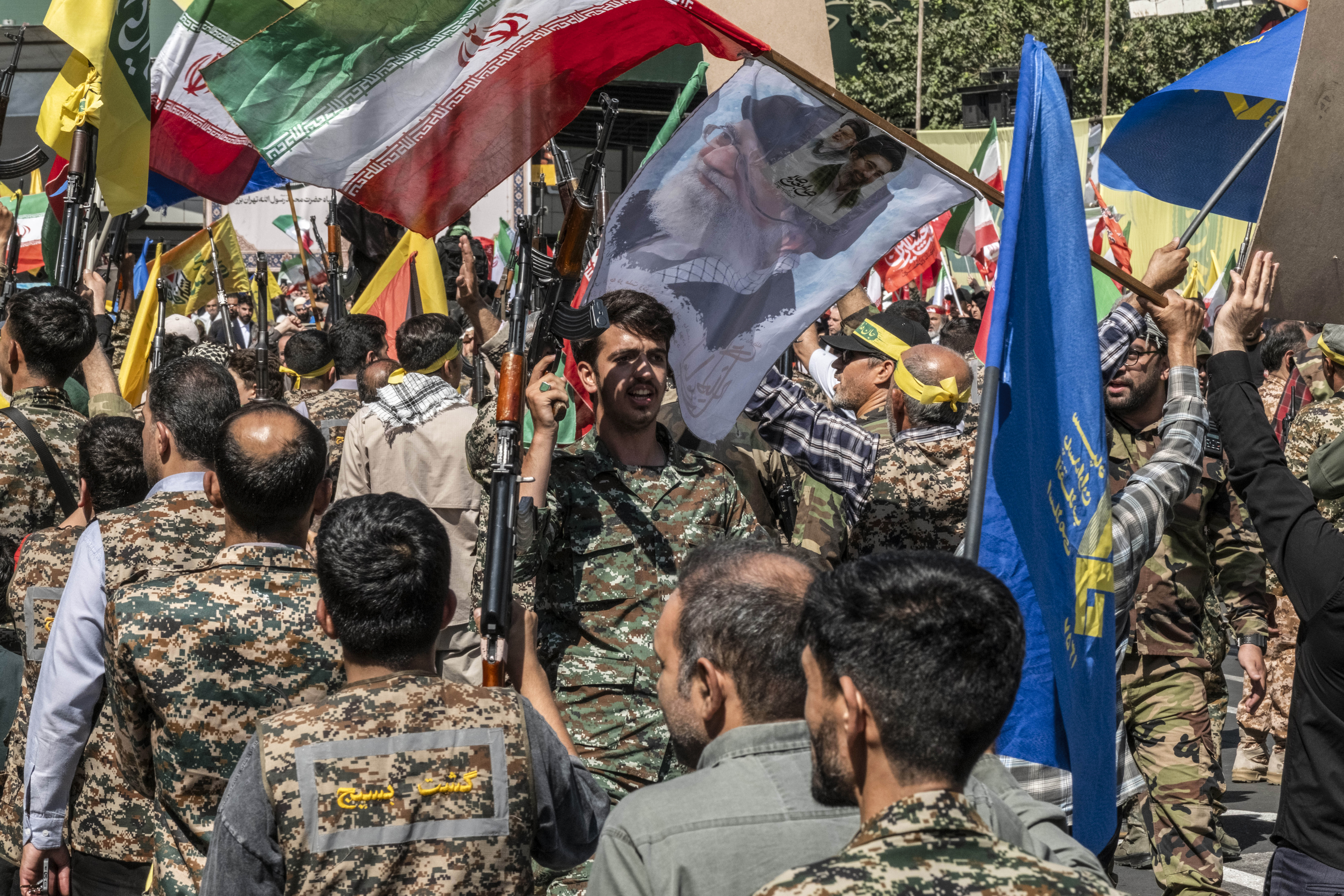 Soldiers in Iranian Revolutionary Guard uniforms marching in a parade