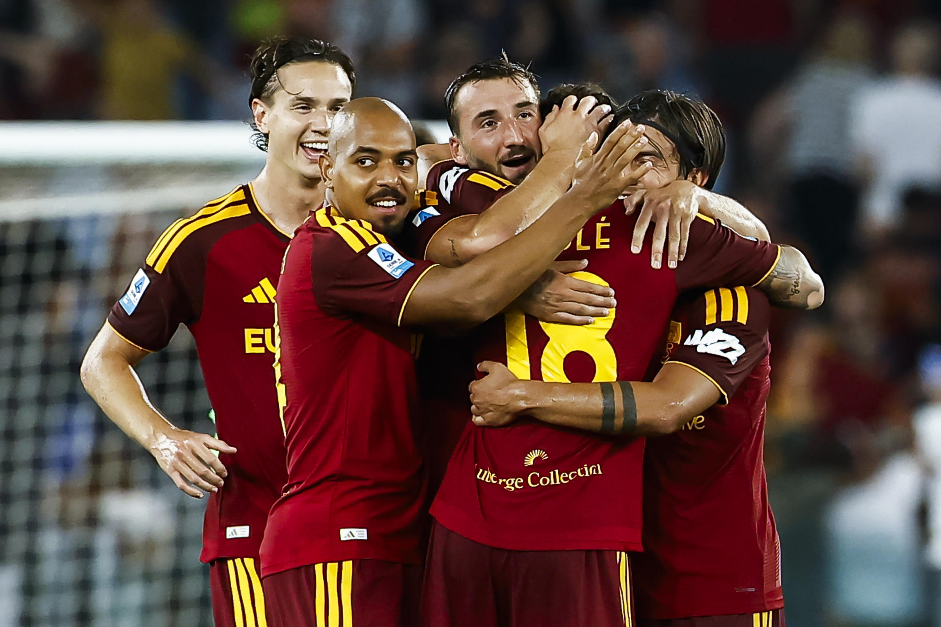 epa13215993 Roma’s players celebrate the victory at the end of the Italian Serie A soccer match AS Roma vs Atalanta BC at the Olimpico stadium in Rome, Italy, 05 September 2026. EPA/ANGELO CARCONI
