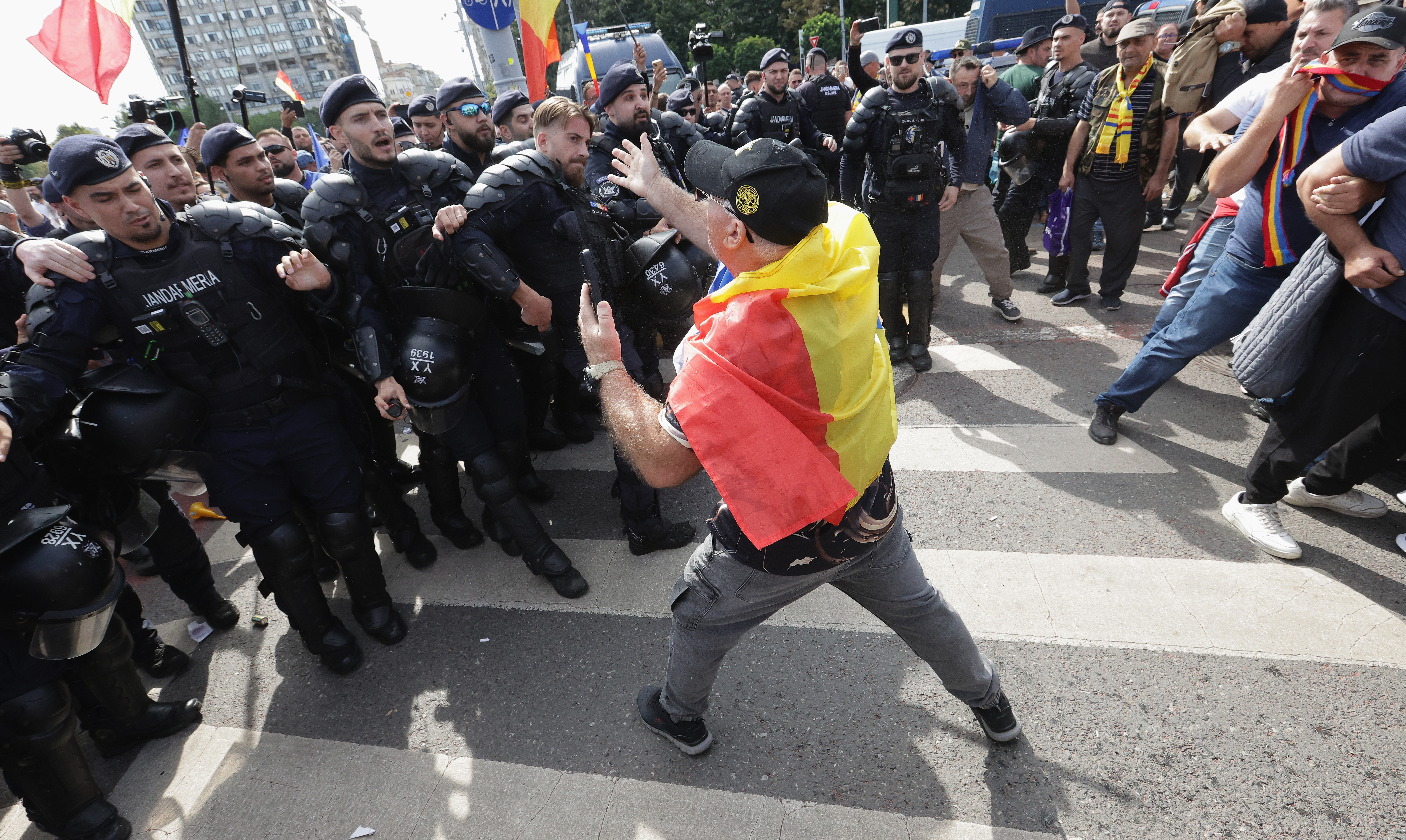 epaselect epa13241601 Romanian shepherds, farmers and their supporters scuffle as they are being sprayed with tear gas by riot-police officers during a protest held in front of the Romanian government headquarters in Bucharest, Romania, 15 September 2026. Thousands of shepherds from across the country gathered in the capital, unhappy with the extension of the ban on live sheep exports until 31 December 2026 — a decision by the European Commission prompted by outbreaks of Peste des Petits Ruminants (PPR) and sheep and goat pox, and attributed to insufficient preventive measures by the authorities. Farmers in the crop sector, who had been promised compensation of 100 euros per hectare for drought-affected crops, are also protesting because they will ultimately receive only 19 euros per hectare, an amount that fails to cover the losses caused by the extreme and prolonged drought. EPA/Robert Ghement
