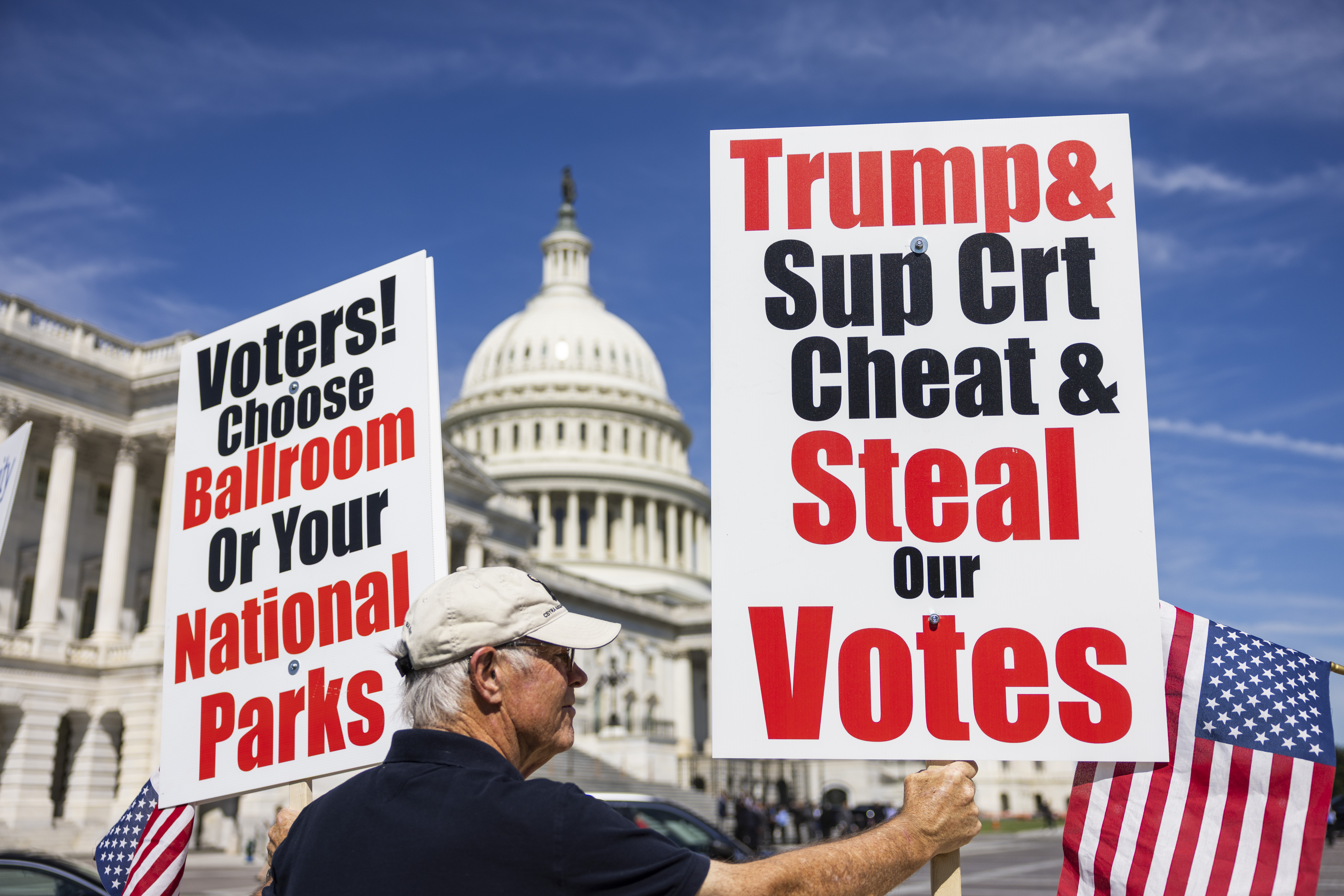 epa13242167 Supporters of mail-in voting rally outside the US Capitol the day after the Supreme Court ruled against the Trump administration's attempt to make mail-in voting more restrictive in Washington, DC, USA, 15 September 2026. EPA/JIM LO SCALZO