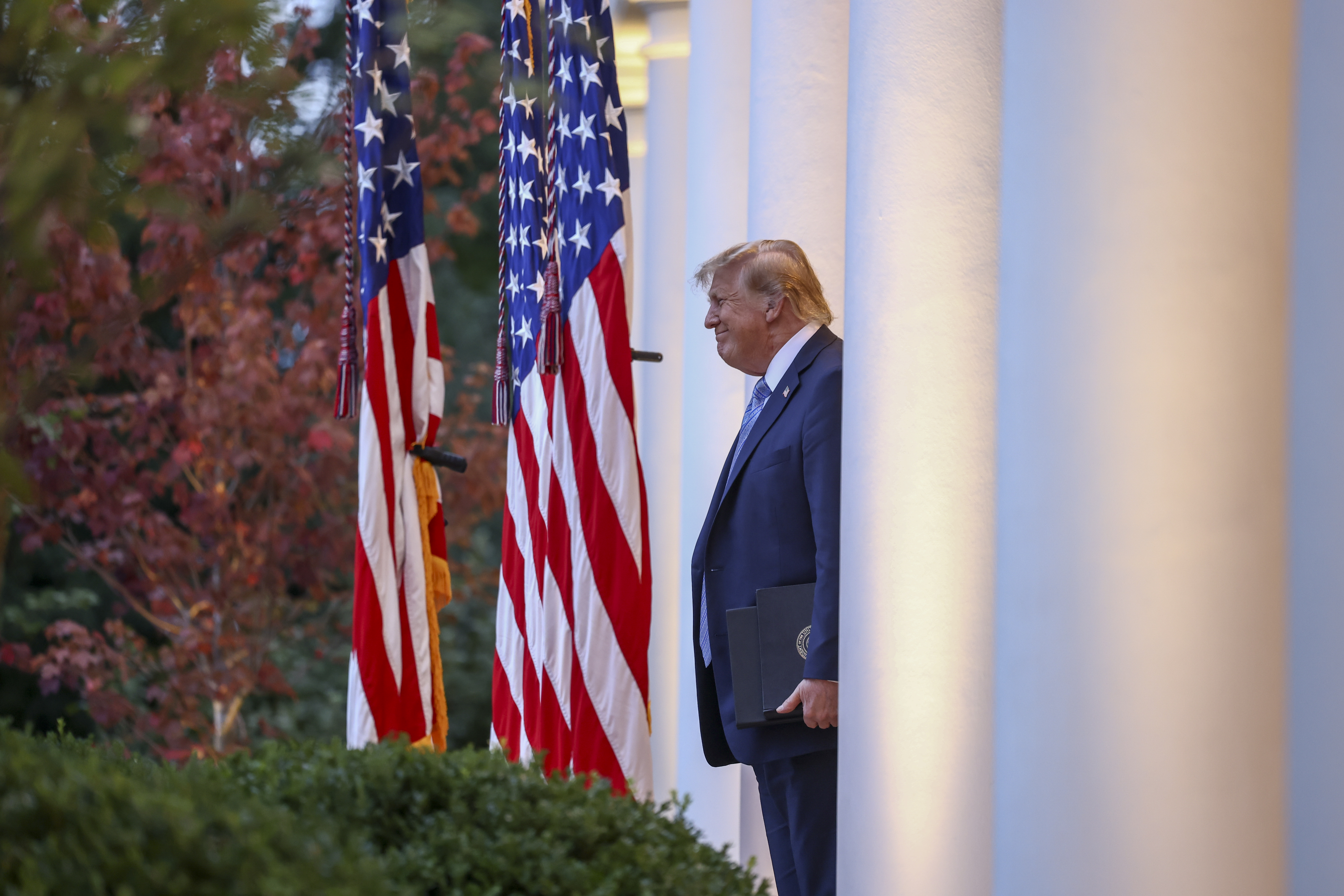 epaselect epa13246967 US President Donald Trump arrives to deliver remarks to more than 100 hunters and fishermen at a dinner in the Rose Garden of the White House in Washington, DC, USA, 17 September 2026. Trump spoke about lifting restrictions on hunting and fishing on public lands. EPA/JIM LO SCALZO / POOL