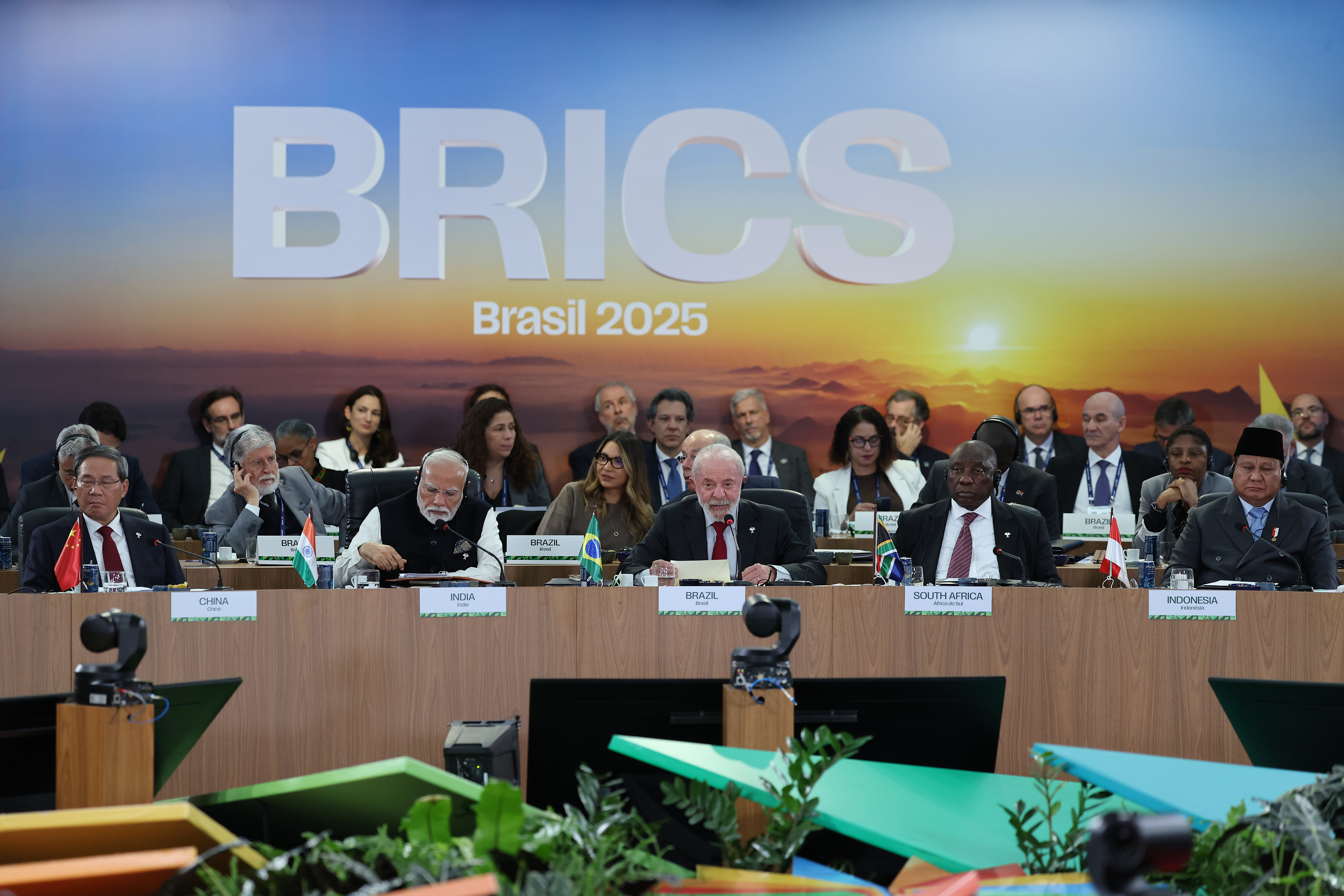 RIO DE JANEIRO, BRAZIL - JULY 6: China's Premier Li Qiang, India's Prime Minister Narendra Modi, Brazil's President Luiz Inacio Lula da Silva, South Africa's President Cyril Ramaphosa and Indonesia's President Prabowo Subianto during Lula speech as part of the Brics Summit 2025 at Museu de Arte Moderna on July 6, 2025 in Rio de Janeiro, Brazil. (Photo by Wagner Meier/Getty Images)