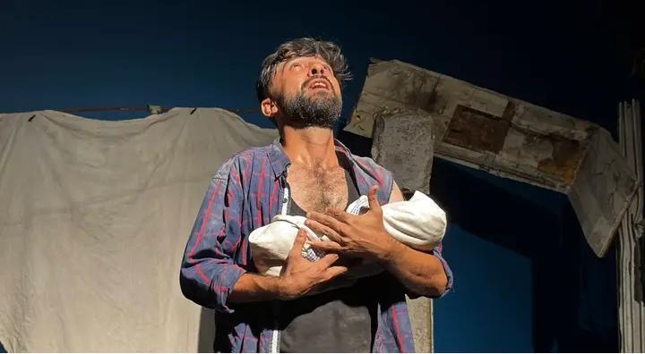 For Tamer Najm, the line between performance and reality is thin: his role in 50 Minutes in Gaza echoes his own experience of displacement and fatherhood during the war