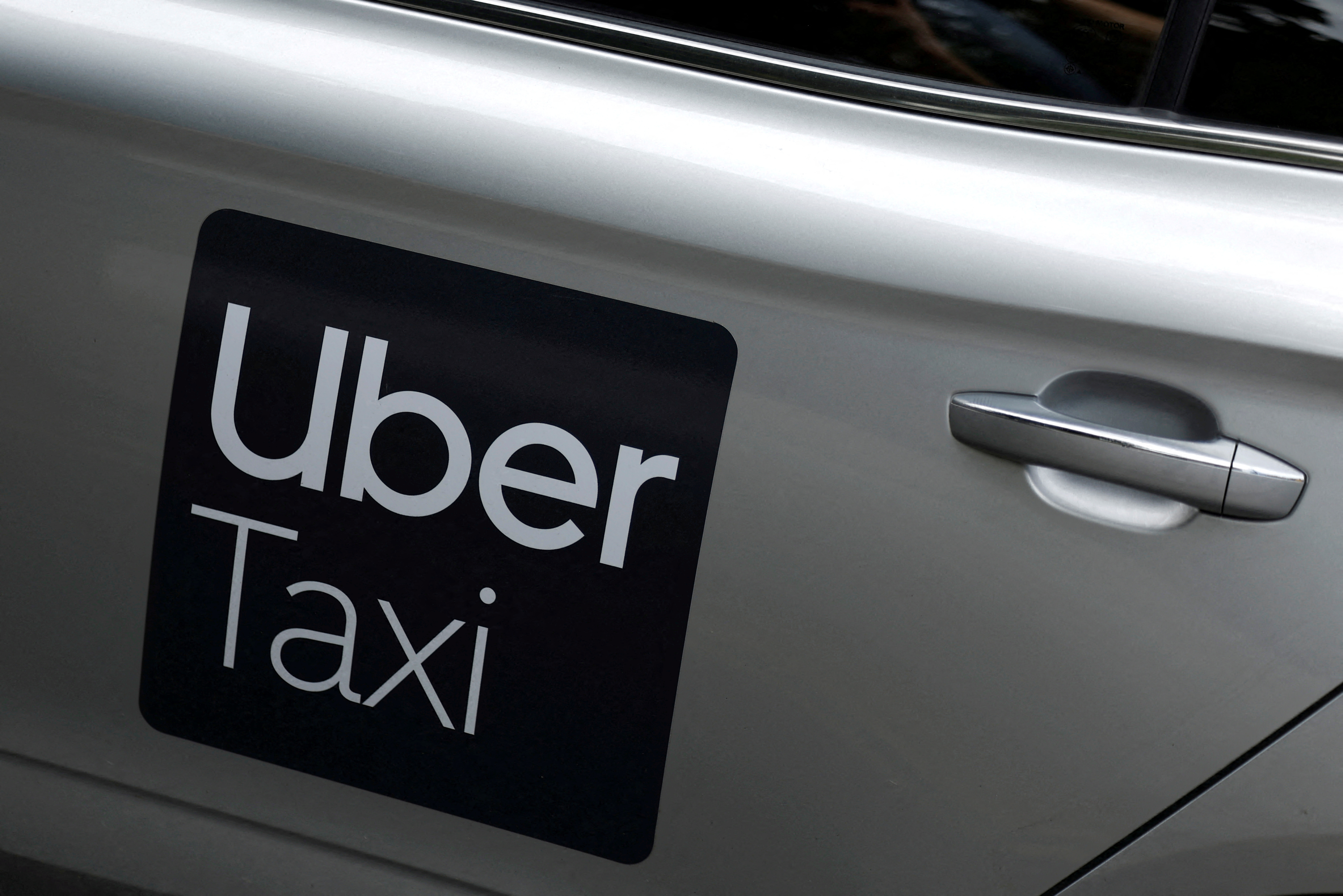FILE PHOTO: The Uber logo is seen on the side of a taxi, in Dublin, Ireland, June 29, 2025. REUTERS/Clodagh Kilcoyne/File Photo