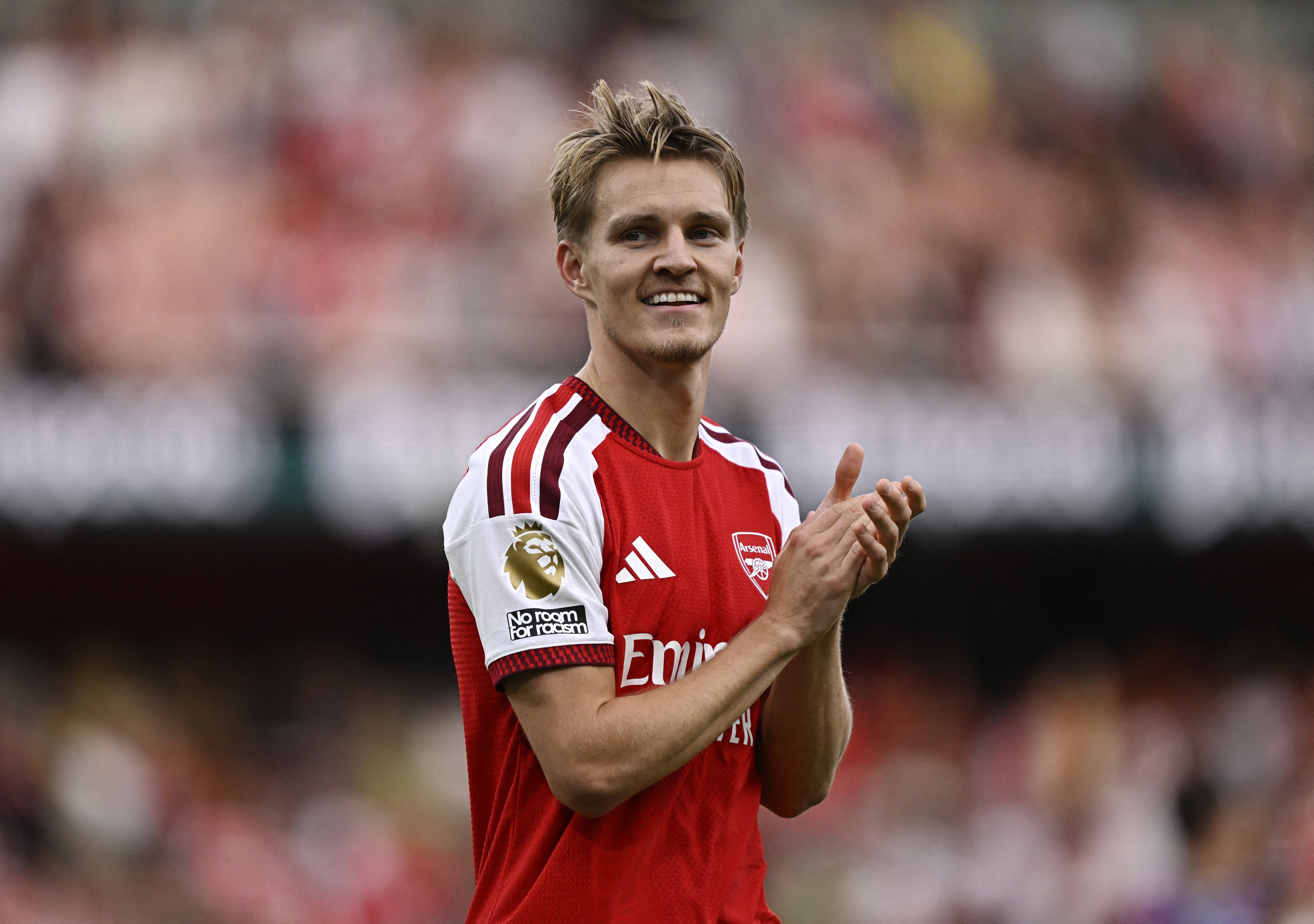 Soccer Football - Premier League - Arsenal v Chelsea - Emirates Stadium, London, Britain - September 6, 2026 Arsenal's Martin Odegaard applauds fans after the match REUTERS/Tony O Brien EDITORIAL USE ONLY. NO USE WITH UNAUTHORIZED AUDIO, VIDEO, DATA, FIXTURE LISTS, CLUB/LEAGUE LOGOS OR 'LIVE' SERVICES. ONLINE IN-MATCH USE LIMITED TO 120 IMAGES, NO VIDEO EMULATION. NO USE IN BETTING, GAMES OR SINGLE CLUB/LEAGUE/PLAYER PUBLICATIONS. PLEASE CONTACT YOUR ACCOUNT REPRESENTATIVE FOR FURTHER DETAILS..